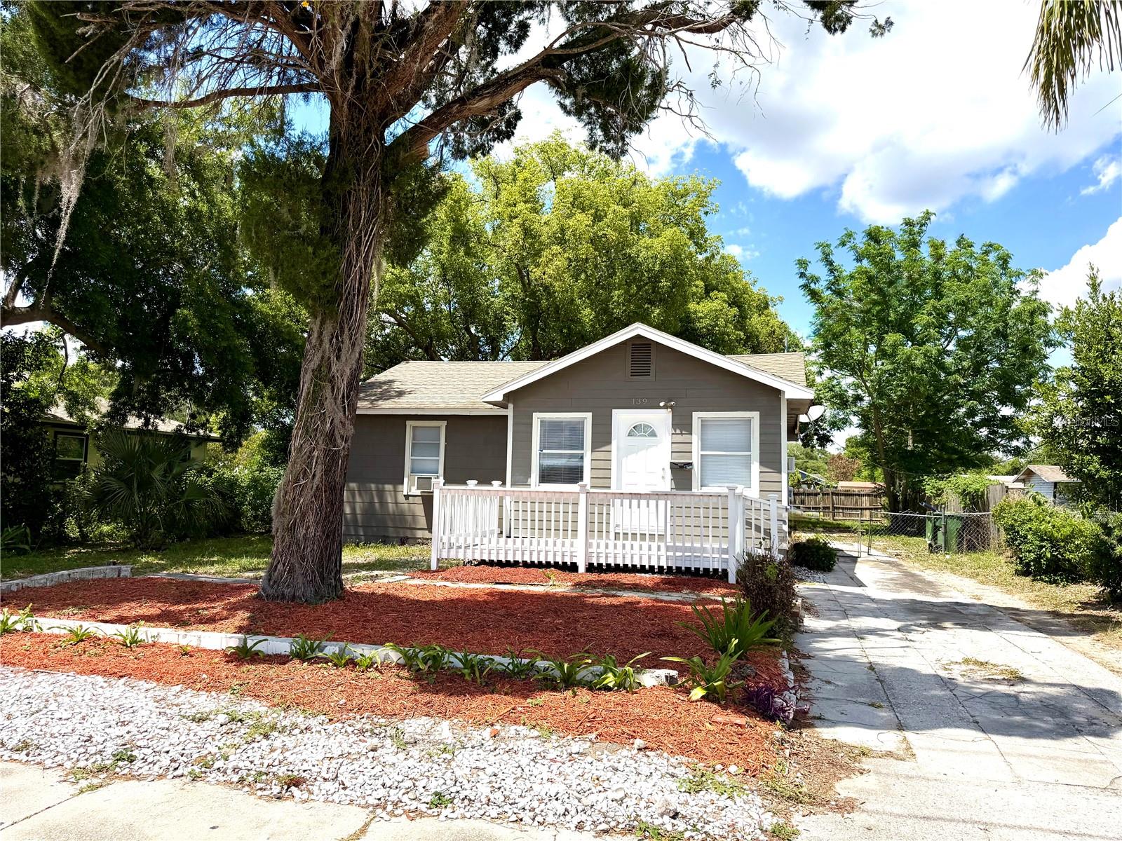 139 Avenue G Se Property Photo 1