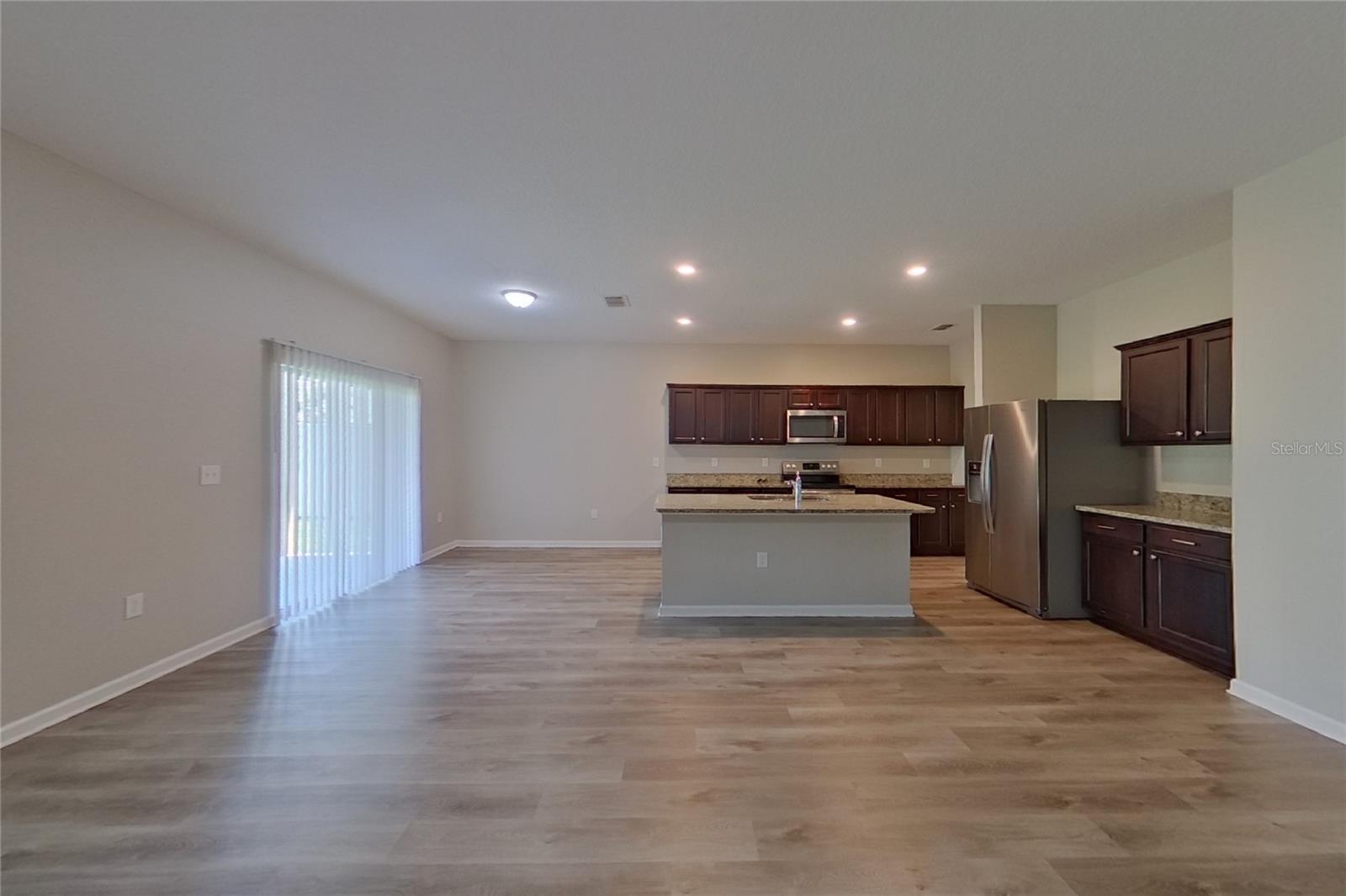 O6423136 Property Photo 3