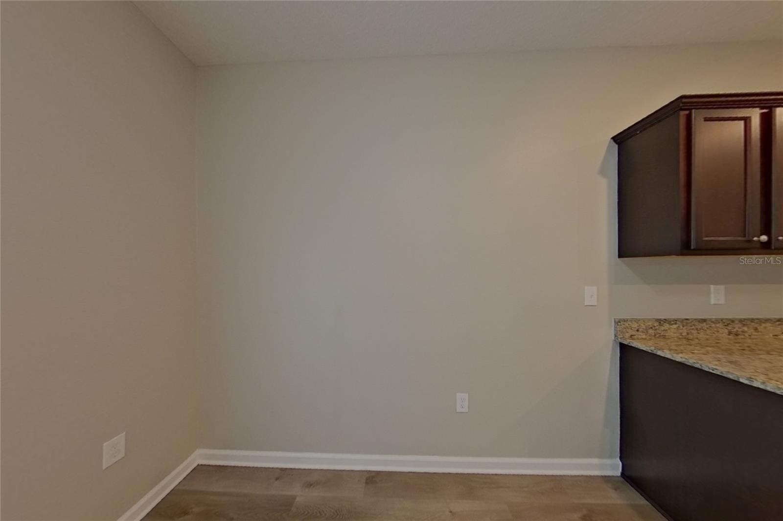 O6423136 Property Photo 4
