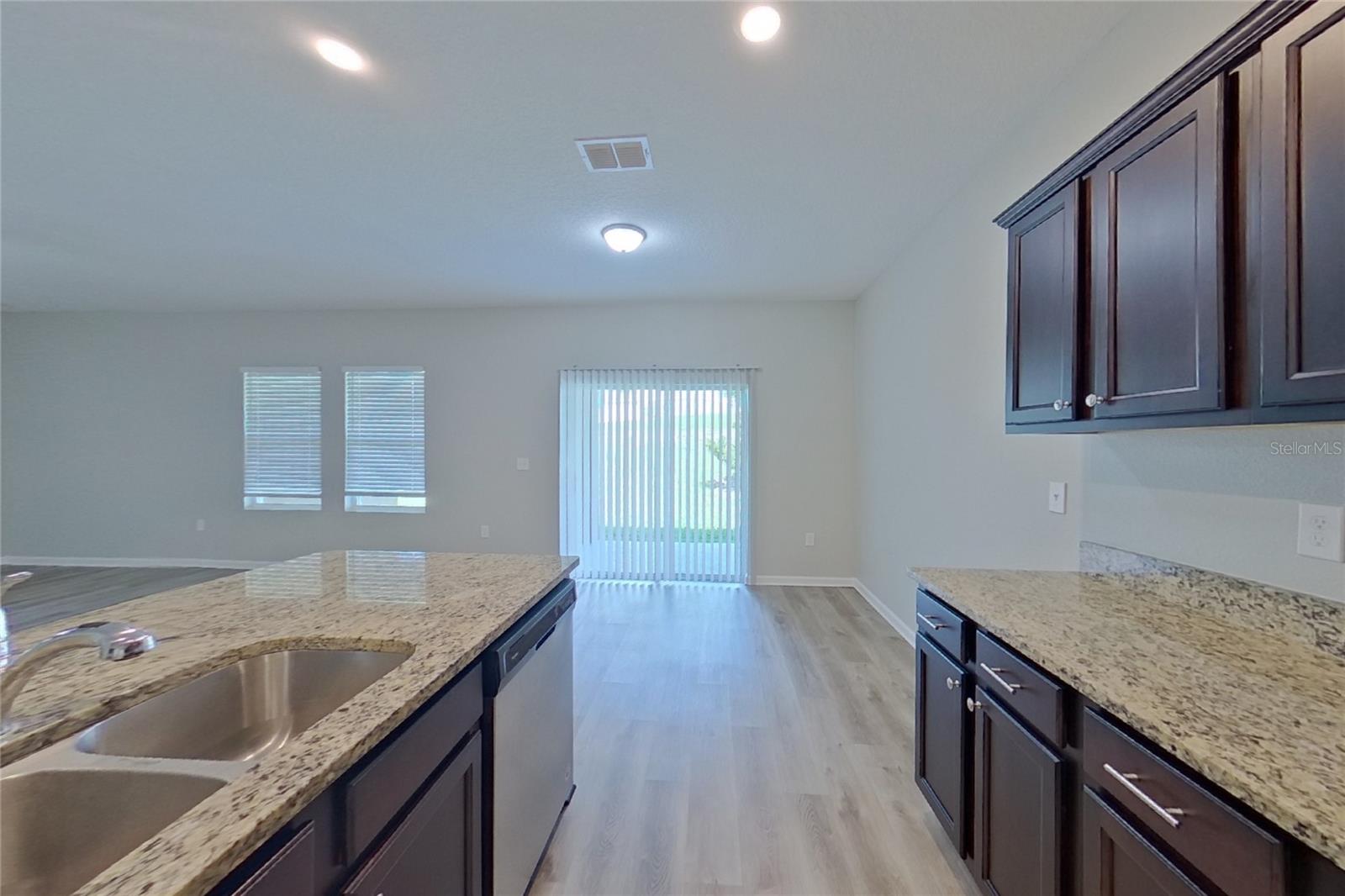 O6423136 Property Photo 6