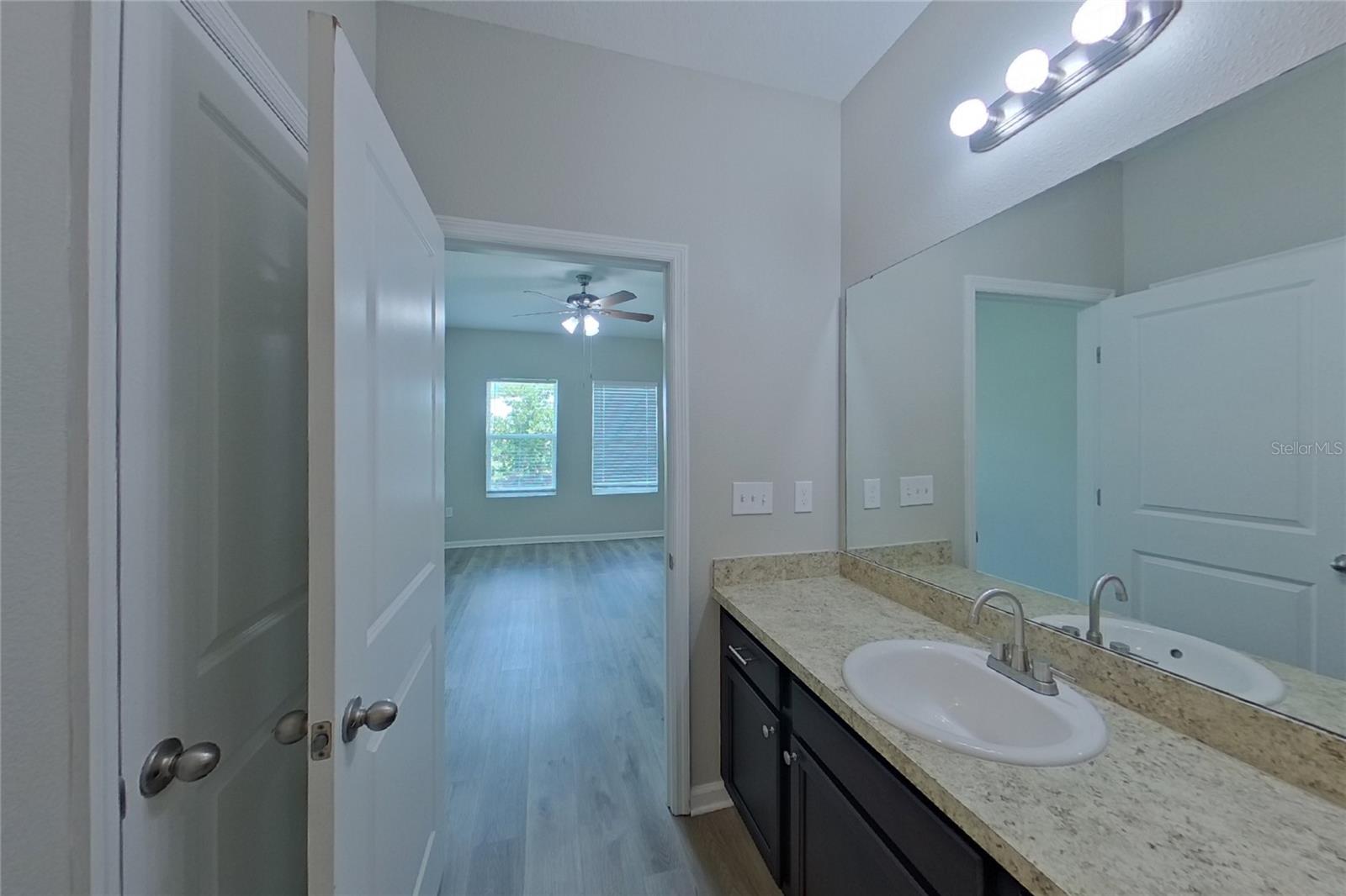 O6423136 Property Photo 9