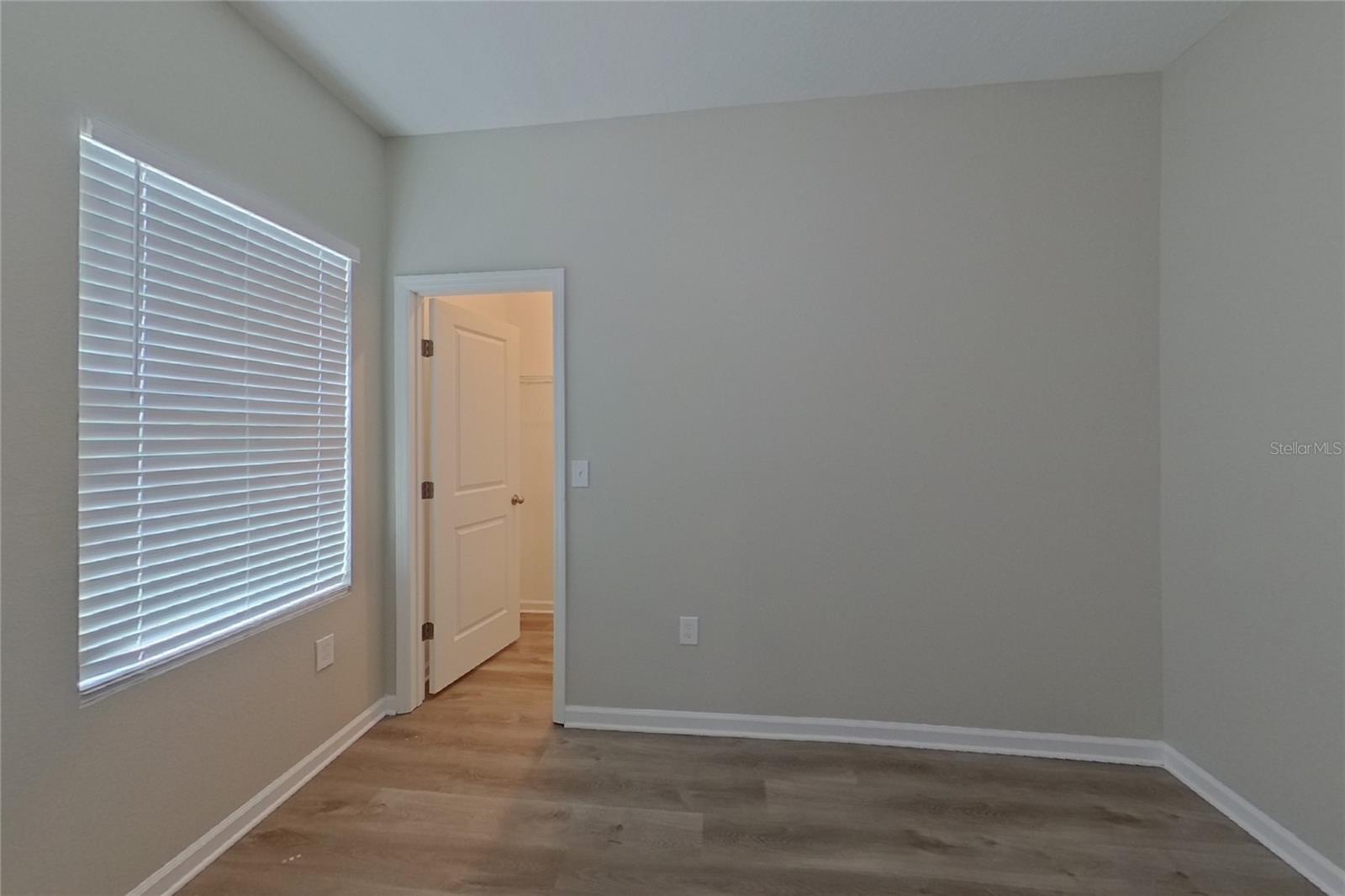 O6423136 Property Photo 11