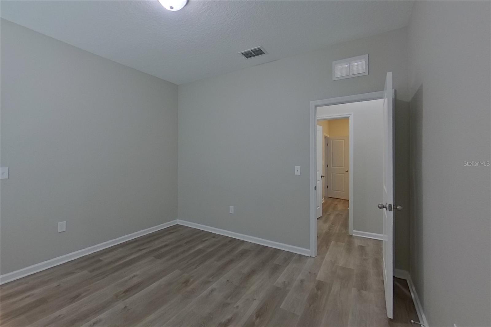 O6423136 Property Photo 12