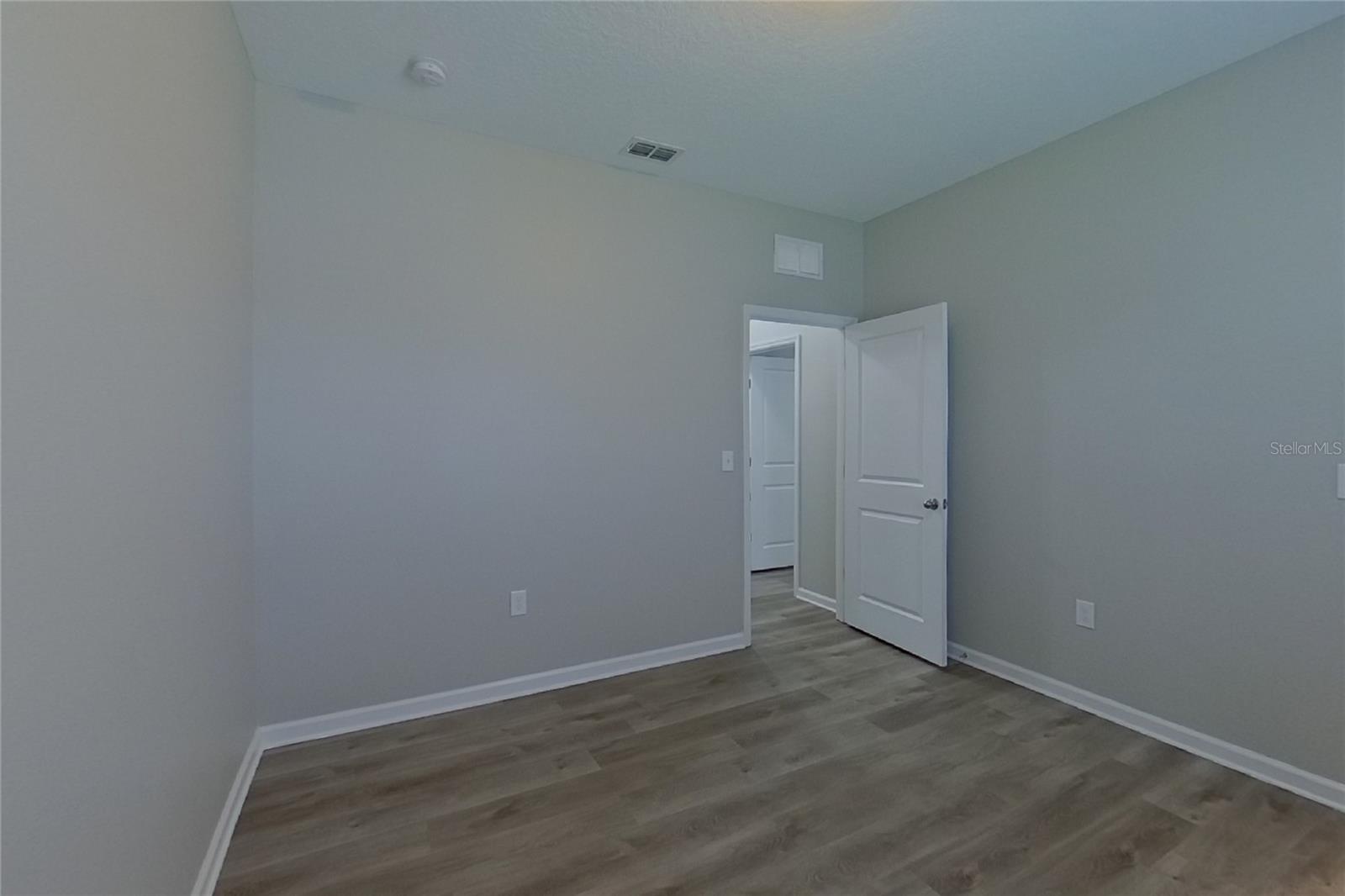O6423136 Property Photo 13