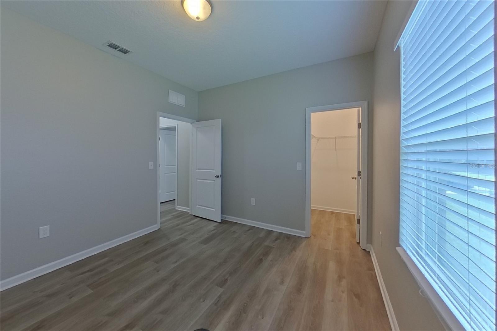 O6423136 Property Photo 14