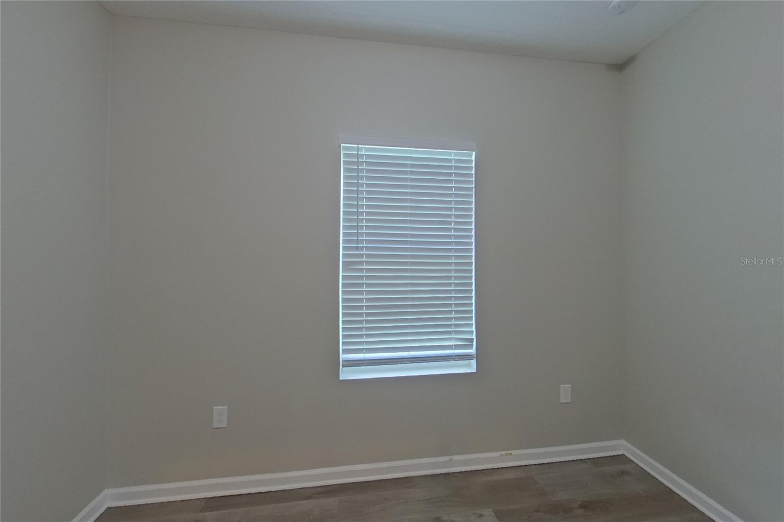 O6423136 Property Photo 15