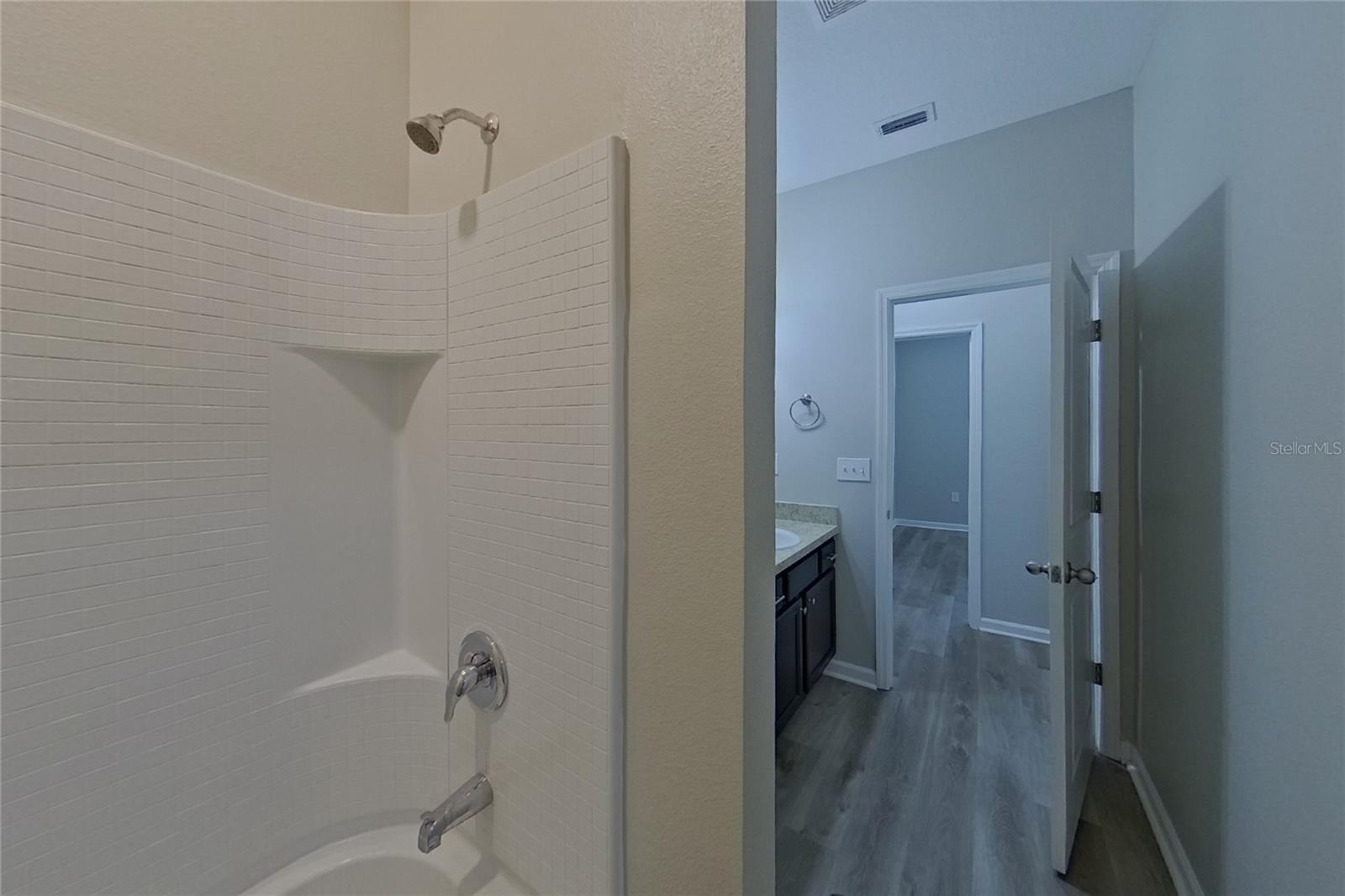 O6423136 Property Photo 17