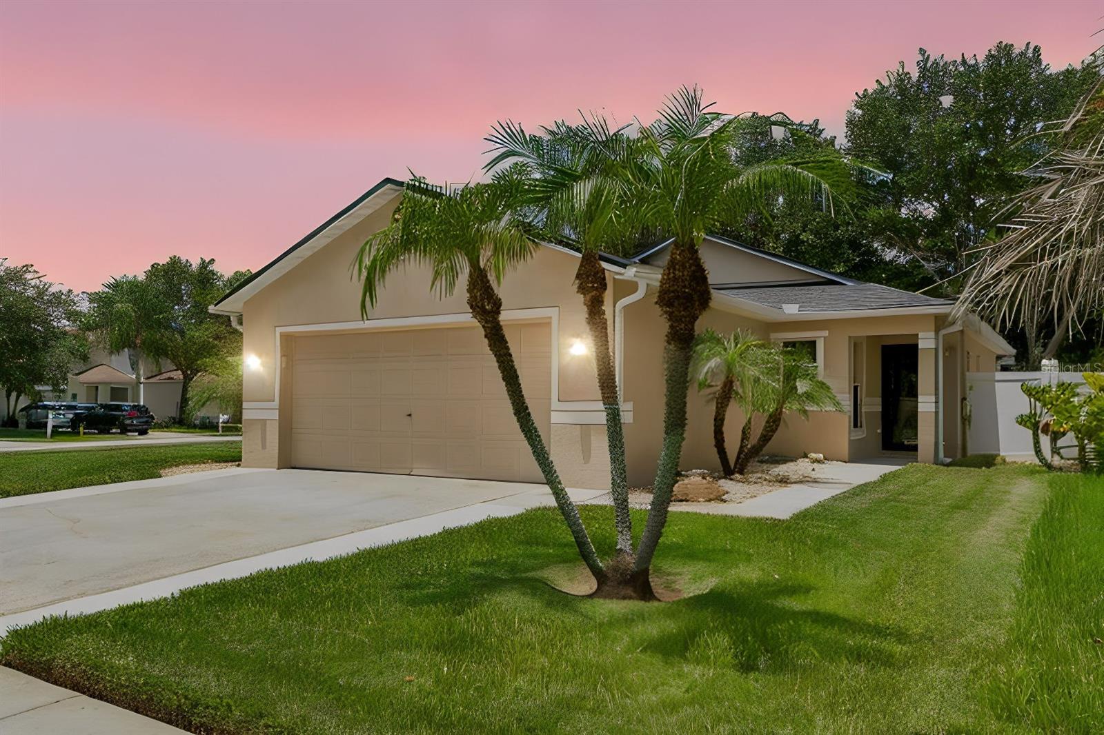 32323 Fish Hook Loop Property Photo 1