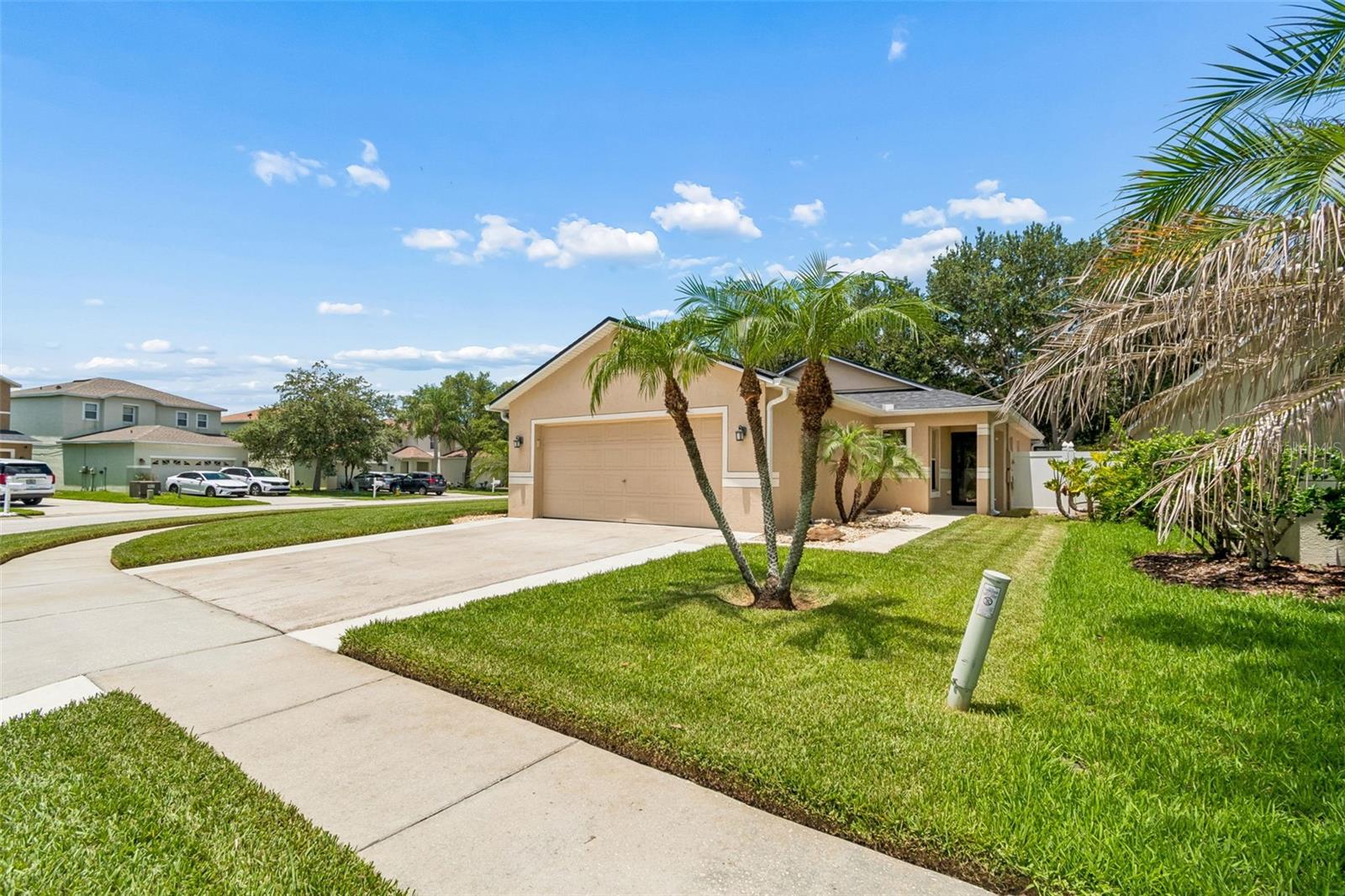 32323 Fish Hook Loop Property Photo 3
