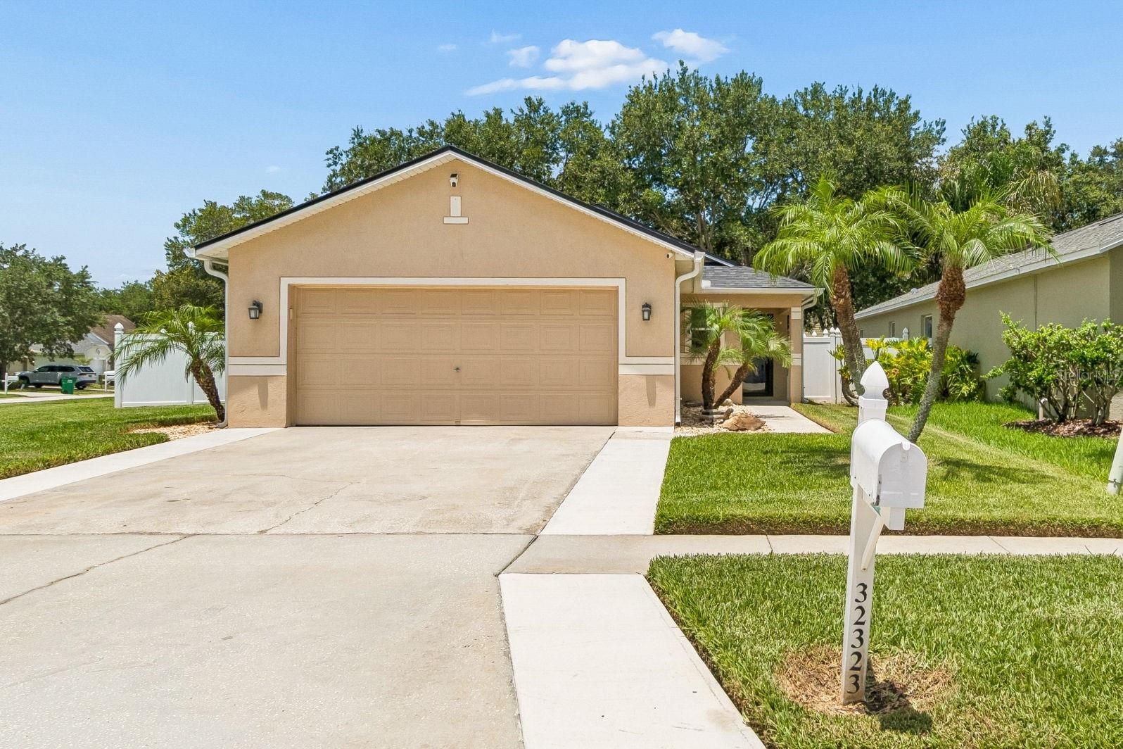 32323 Fish Hook Loop Property Photo 4