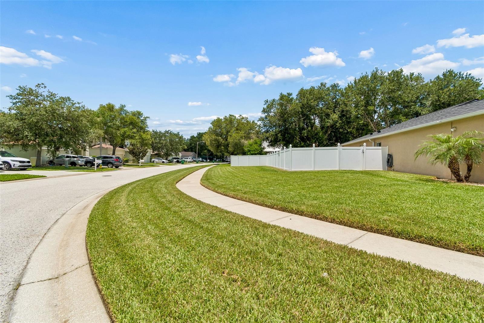 32323 Fish Hook Loop Property Photo 7