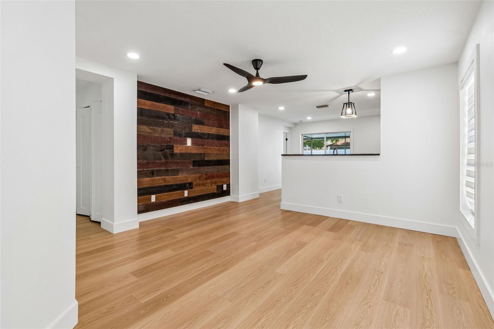 32323 Fish Hook Loop Property Photo 12