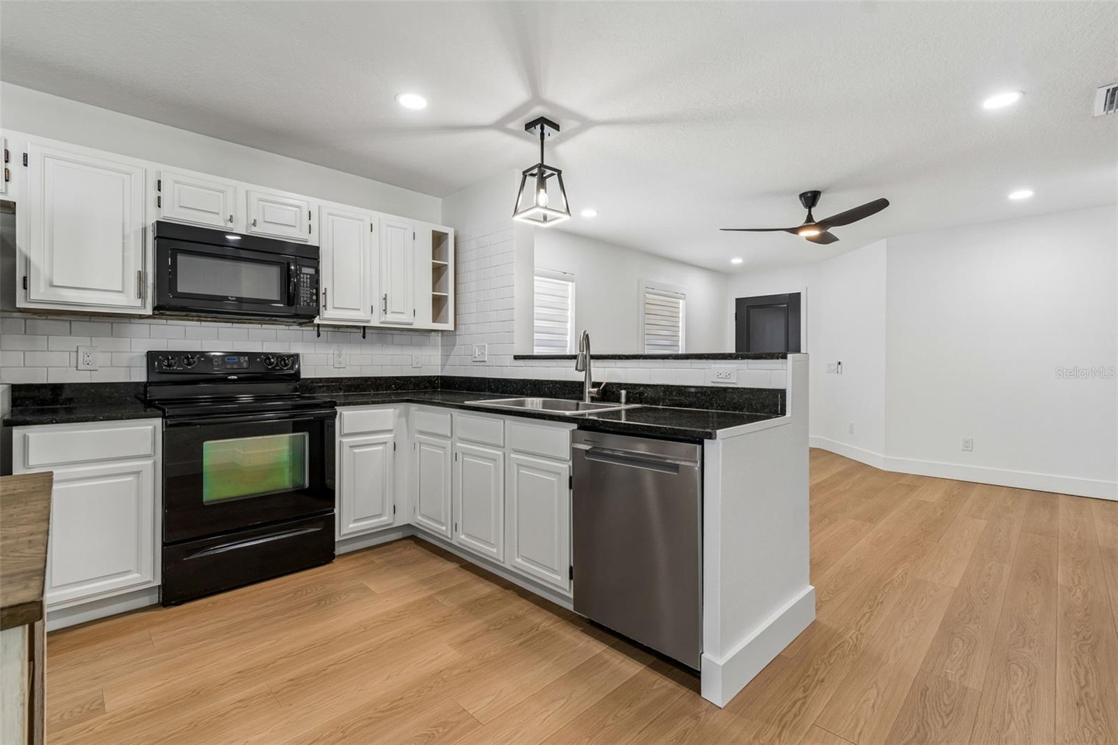 32323 Fish Hook Loop Property Photo 17