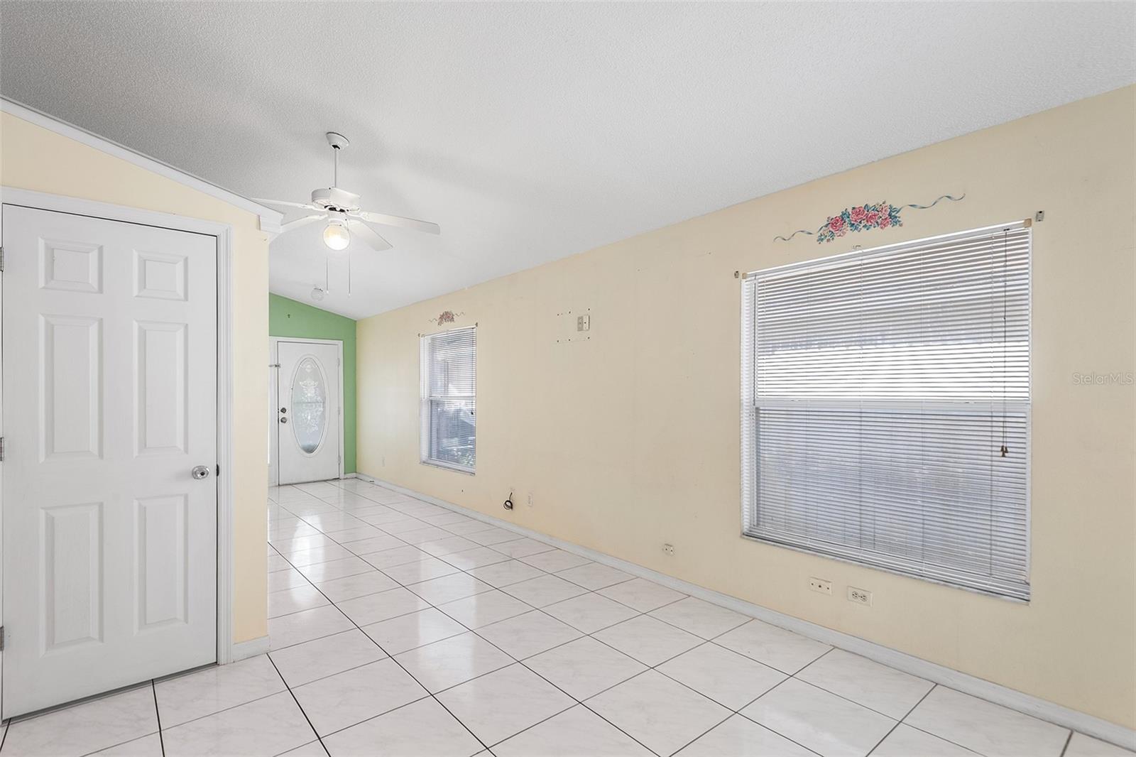 9616 Hollyhill Dr Property Photo 5