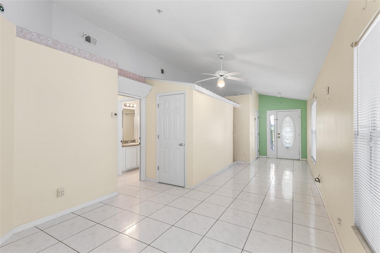 9616 Hollyhill Dr Property Photo 6