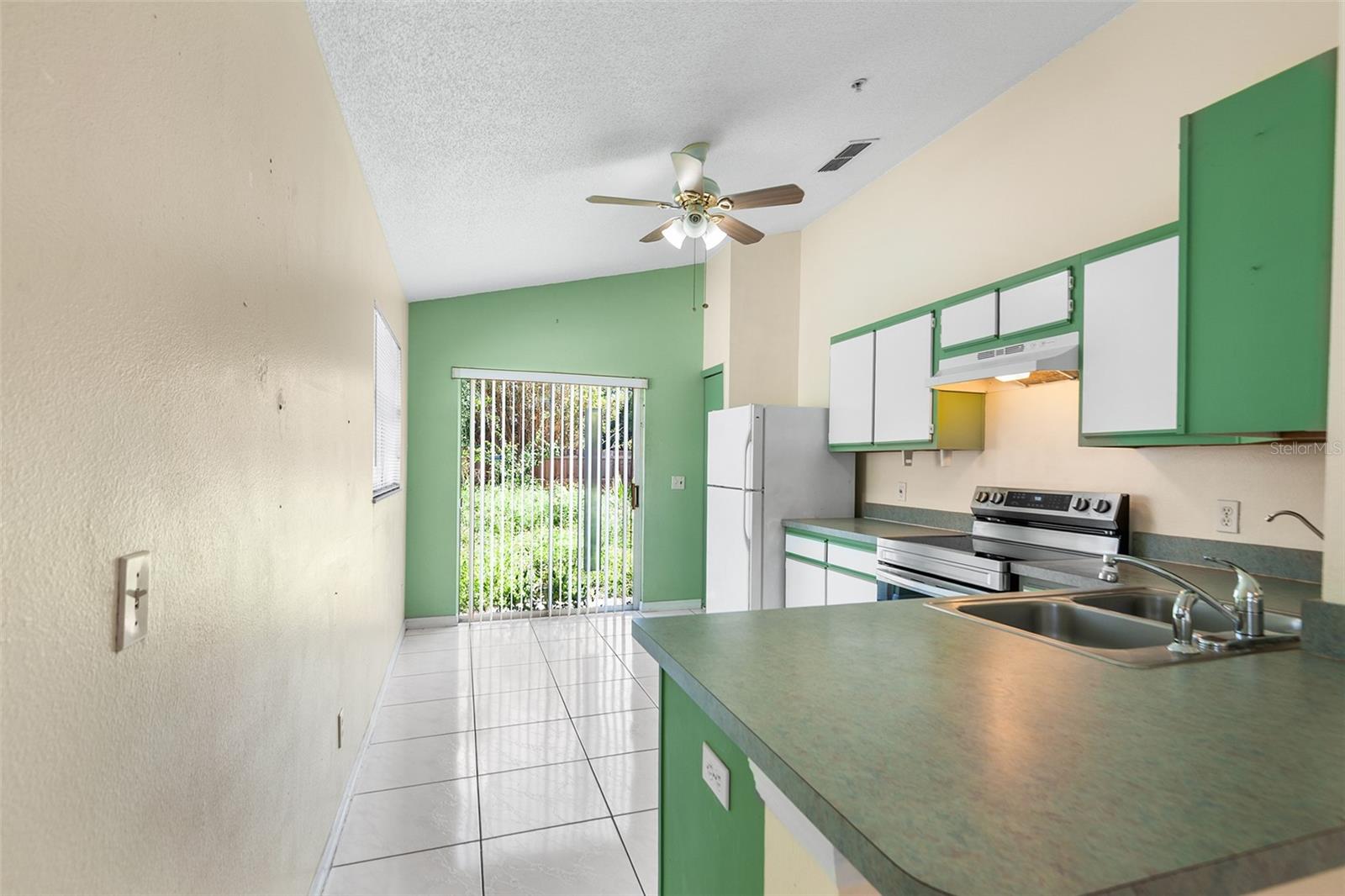 9616 Hollyhill Dr Property Photo 8