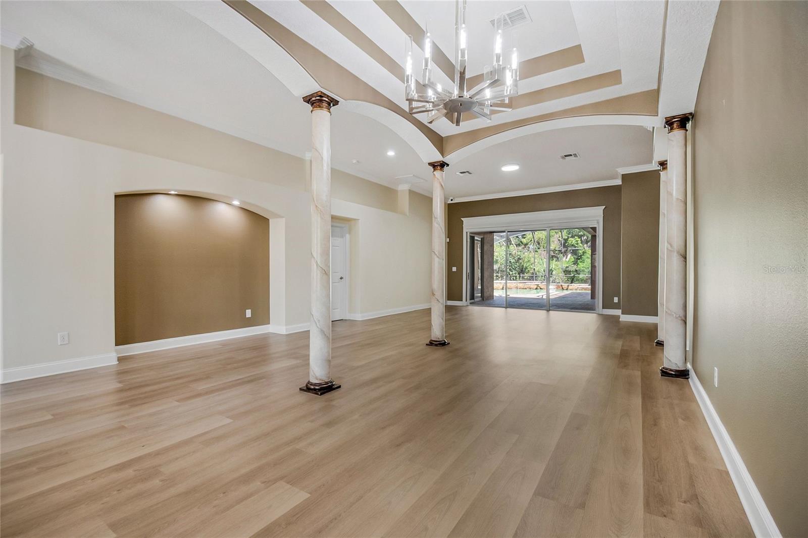 8615 Warwick Shore Xing Property Photo 3