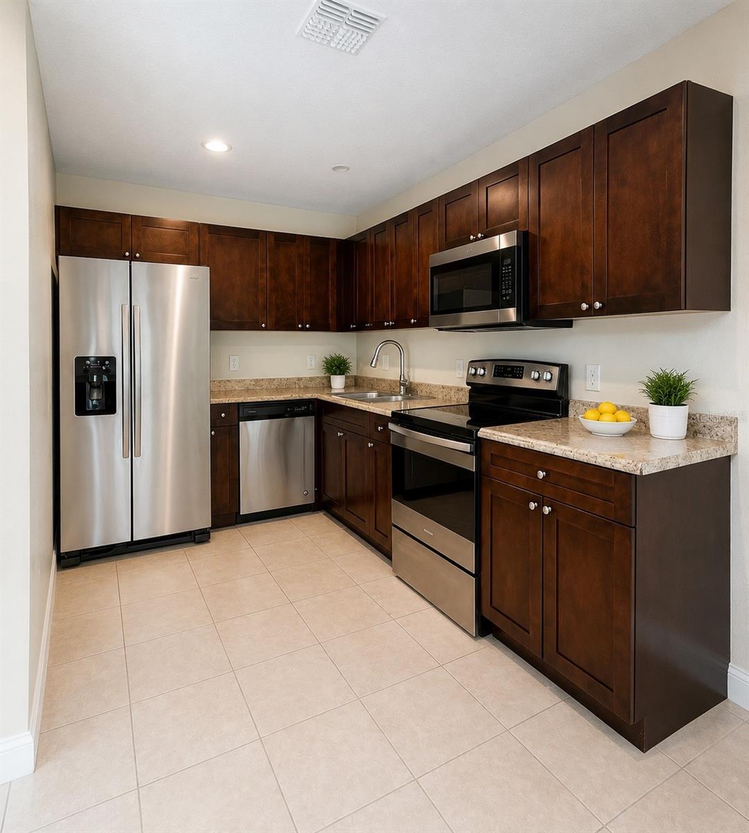 1002 Mayfair Pl Property Photo 3