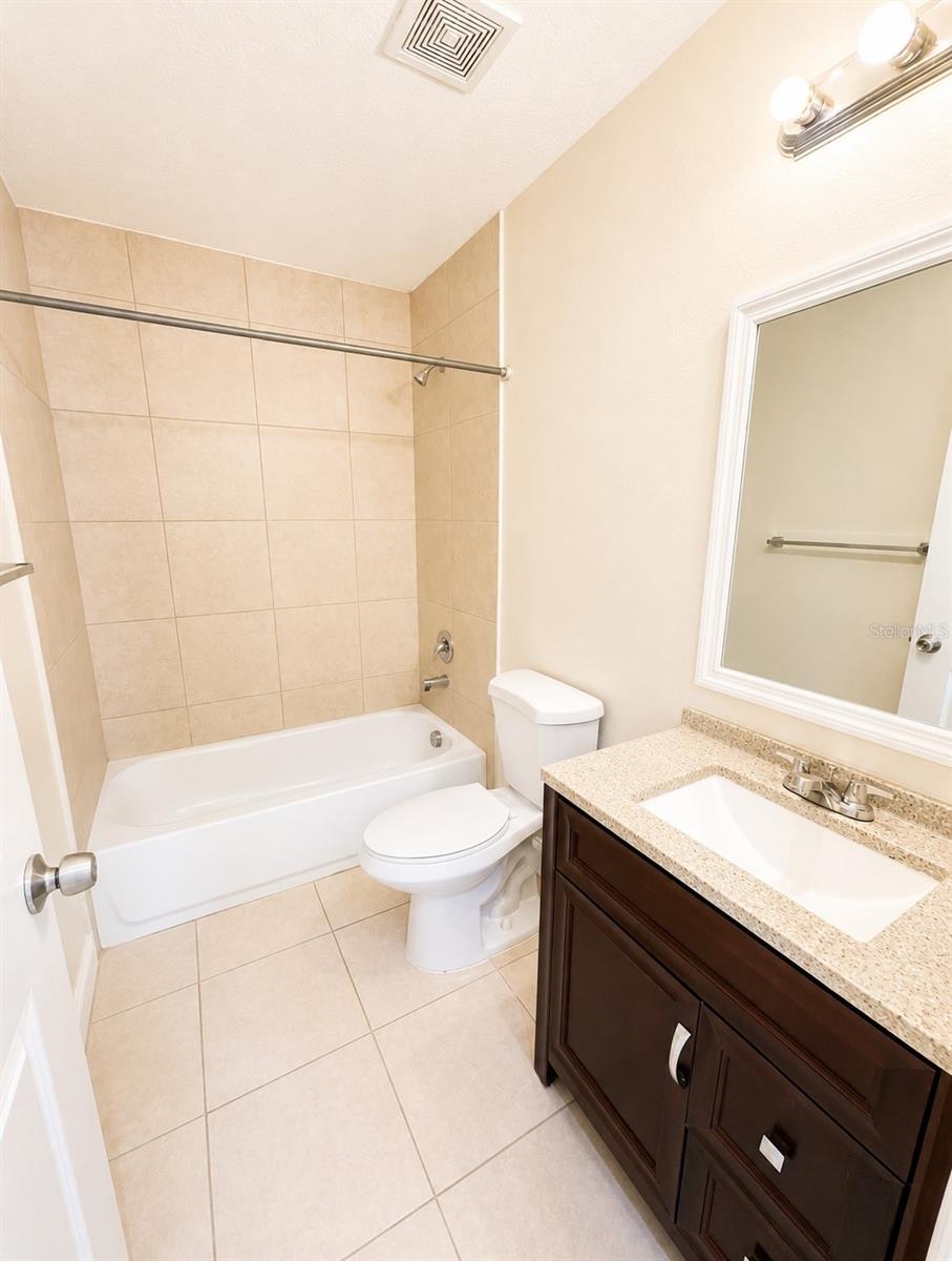 1002 Mayfair Pl Property Photo 7