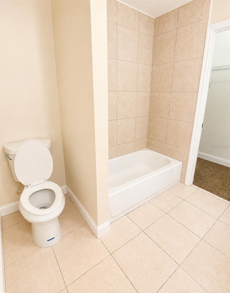 1002 Mayfair Pl Property Photo 10