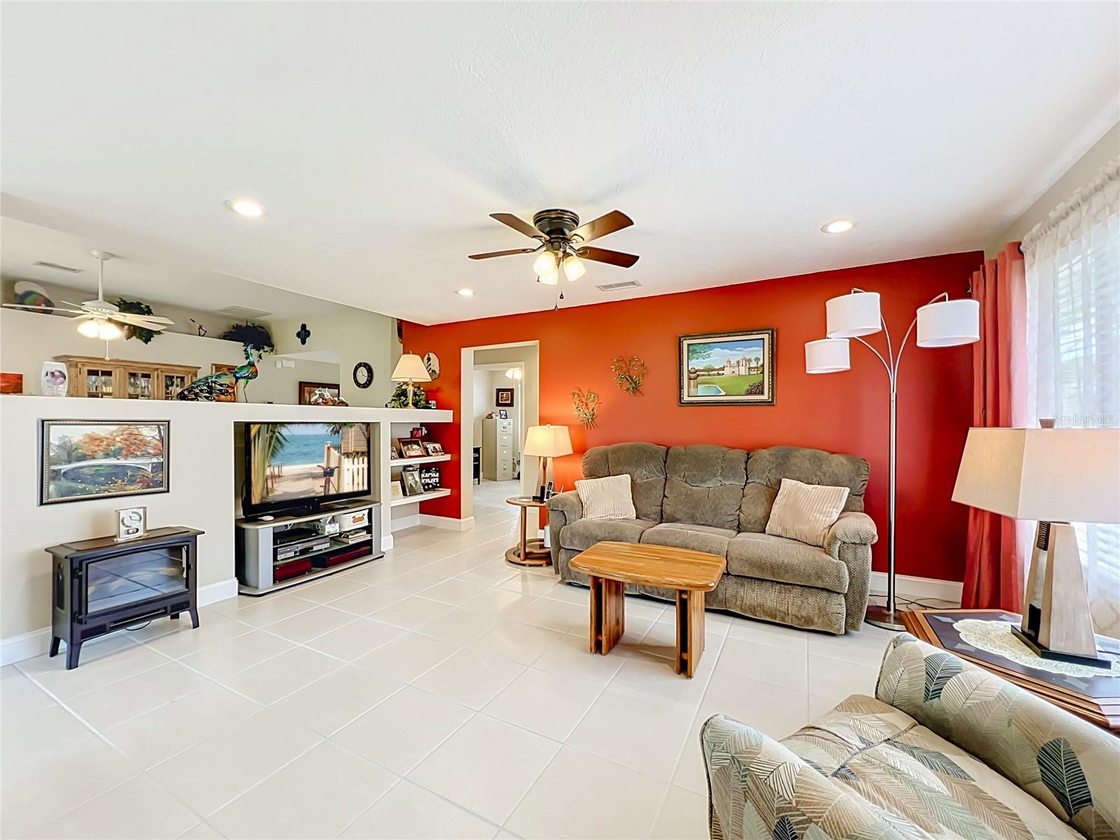 1409 California Dr Property Photo 4