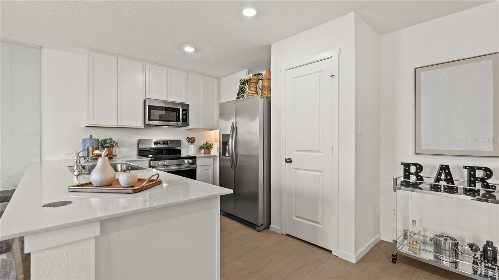 2177 Lasso Loop Property Photo 2