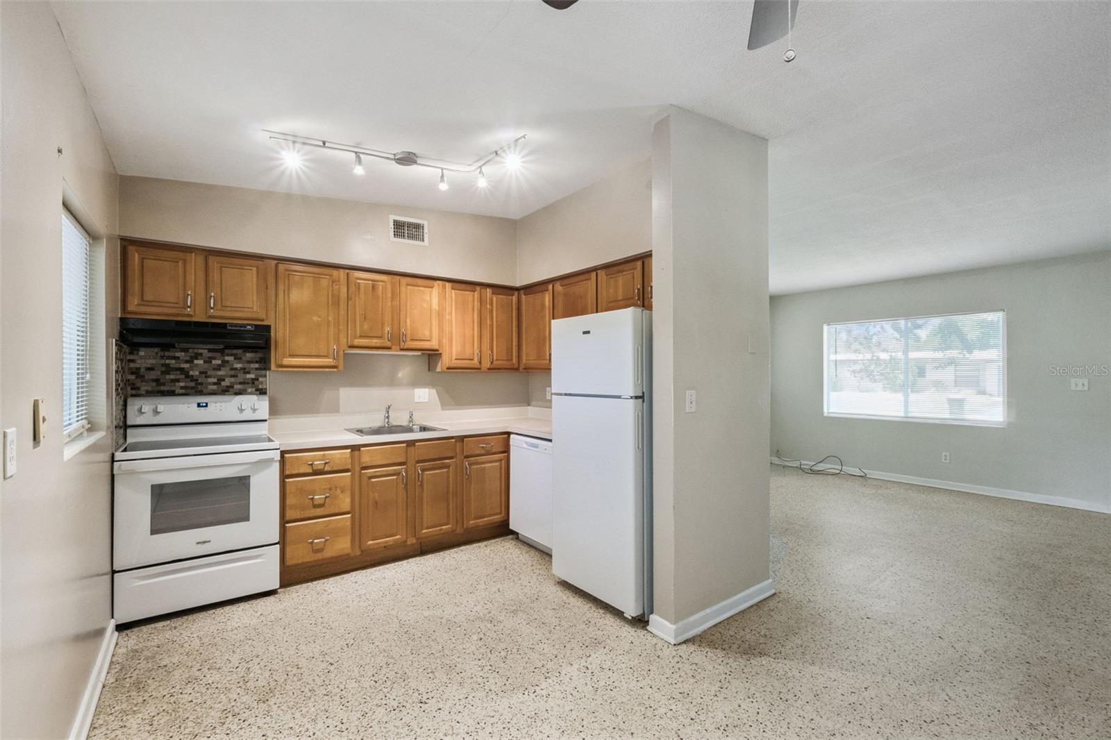 1416 Beatrice Dr Property Photo 5
