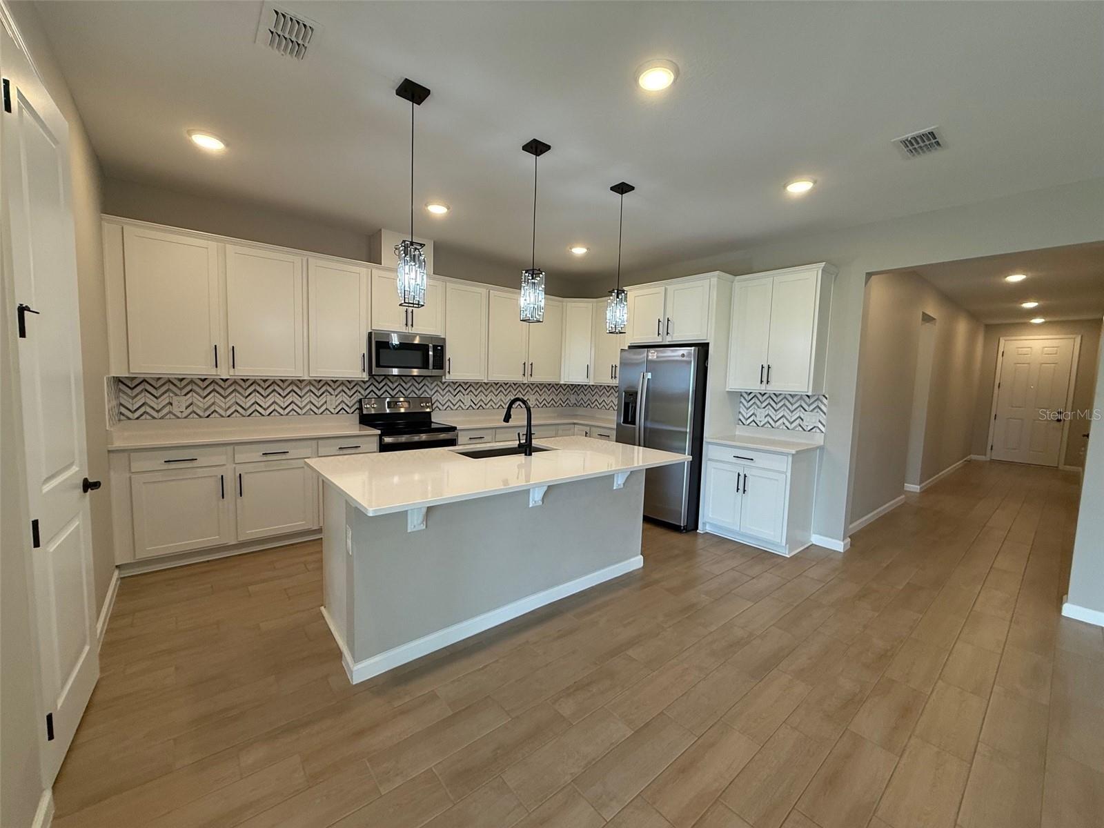 10073 Spring Lake Dr Property Photo 3