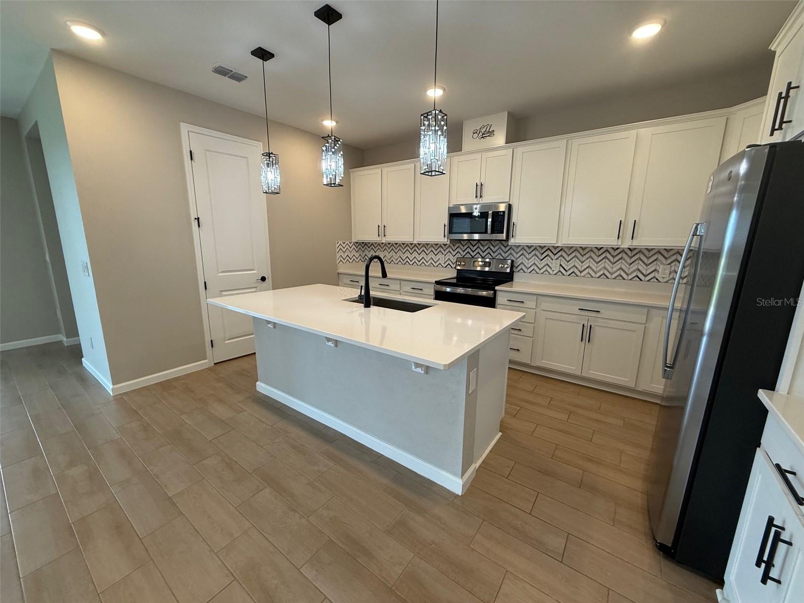 10073 Spring Lake Dr Property Photo 4