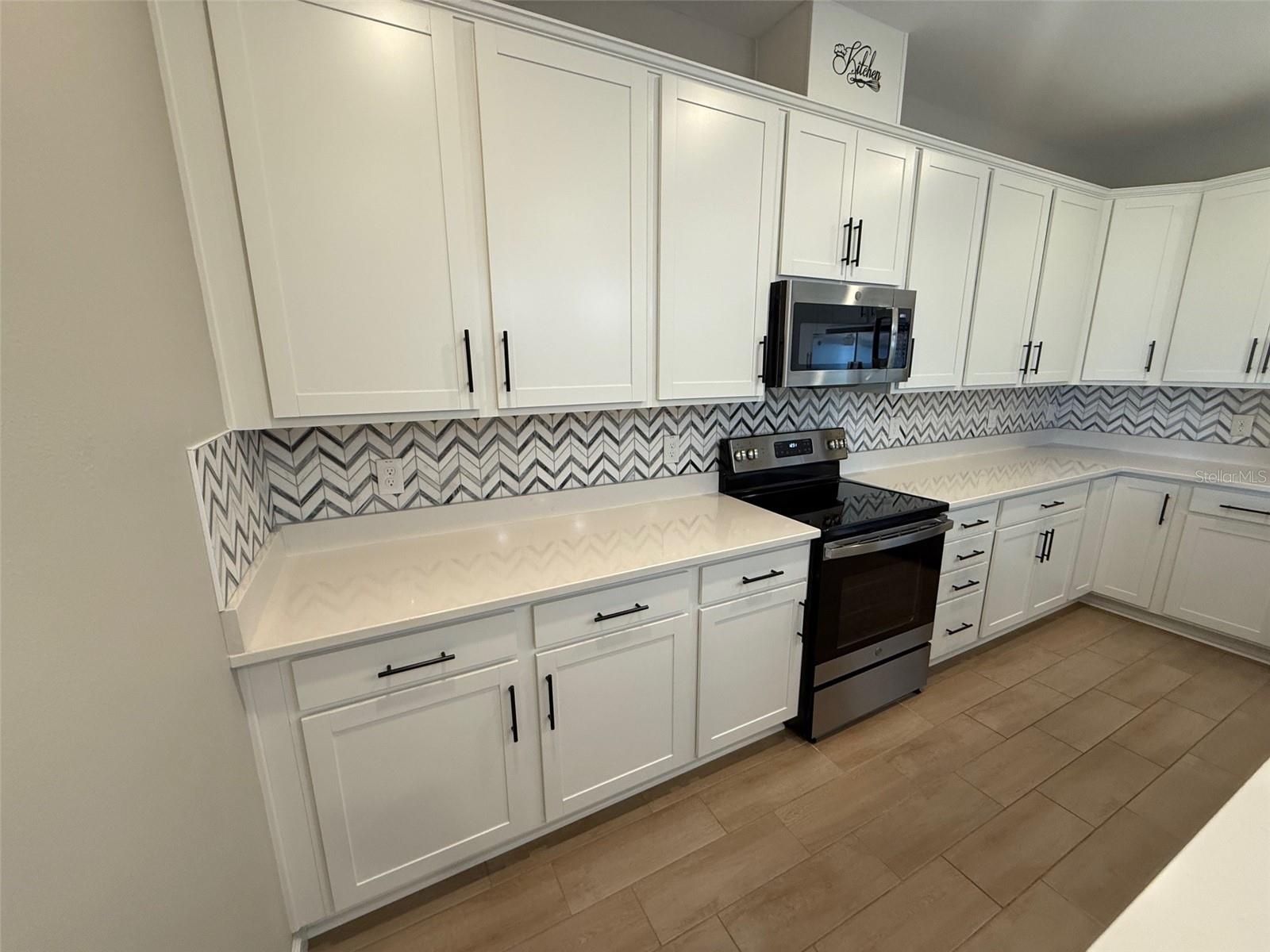10073 Spring Lake Dr Property Photo 5