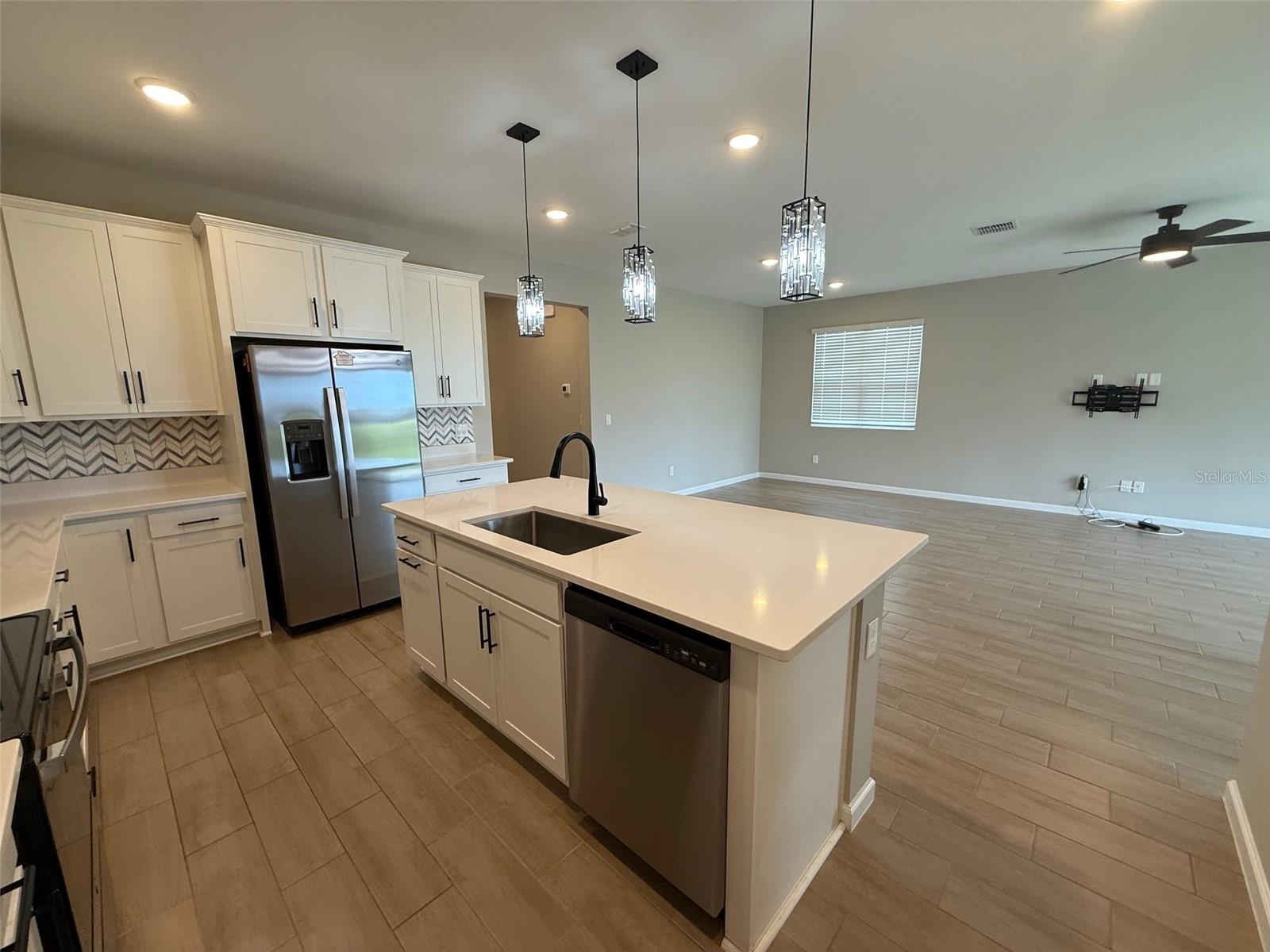 10073 Spring Lake Dr Property Photo 6