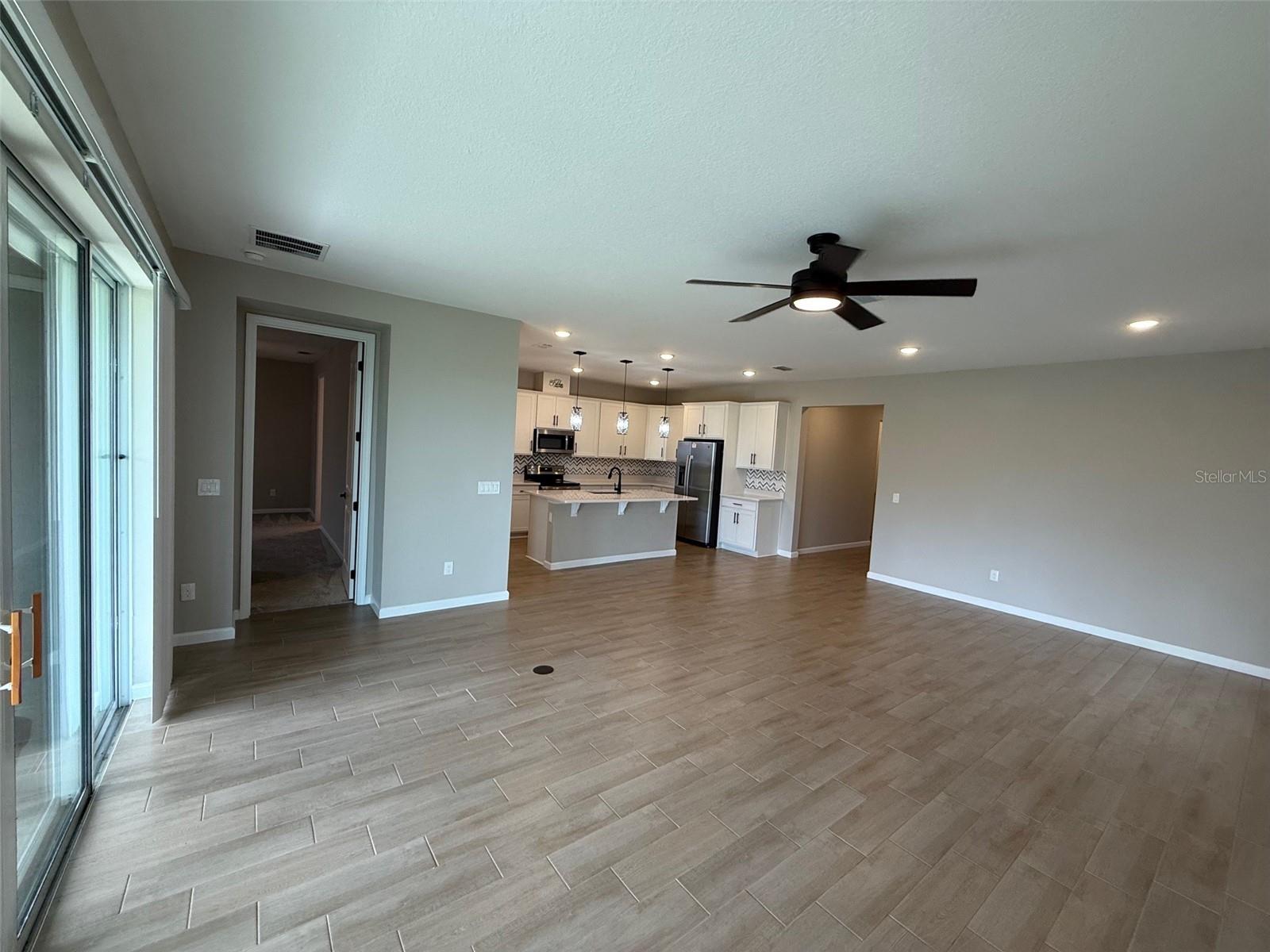 10073 Spring Lake Dr Property Photo 9