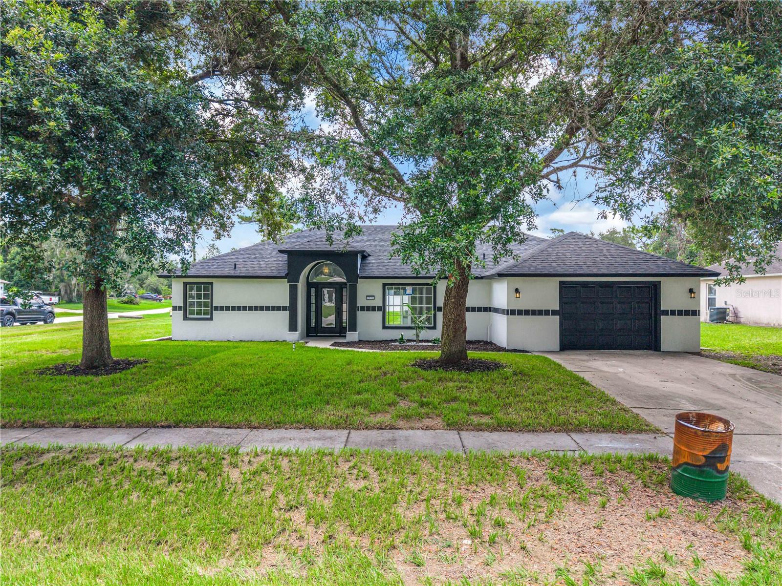 2570 Coachman Dr Property Photo 1