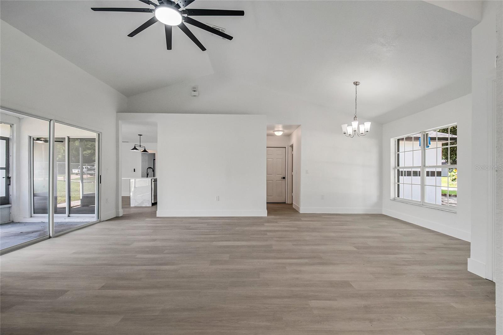 2570 Coachman Dr Property Photo 27