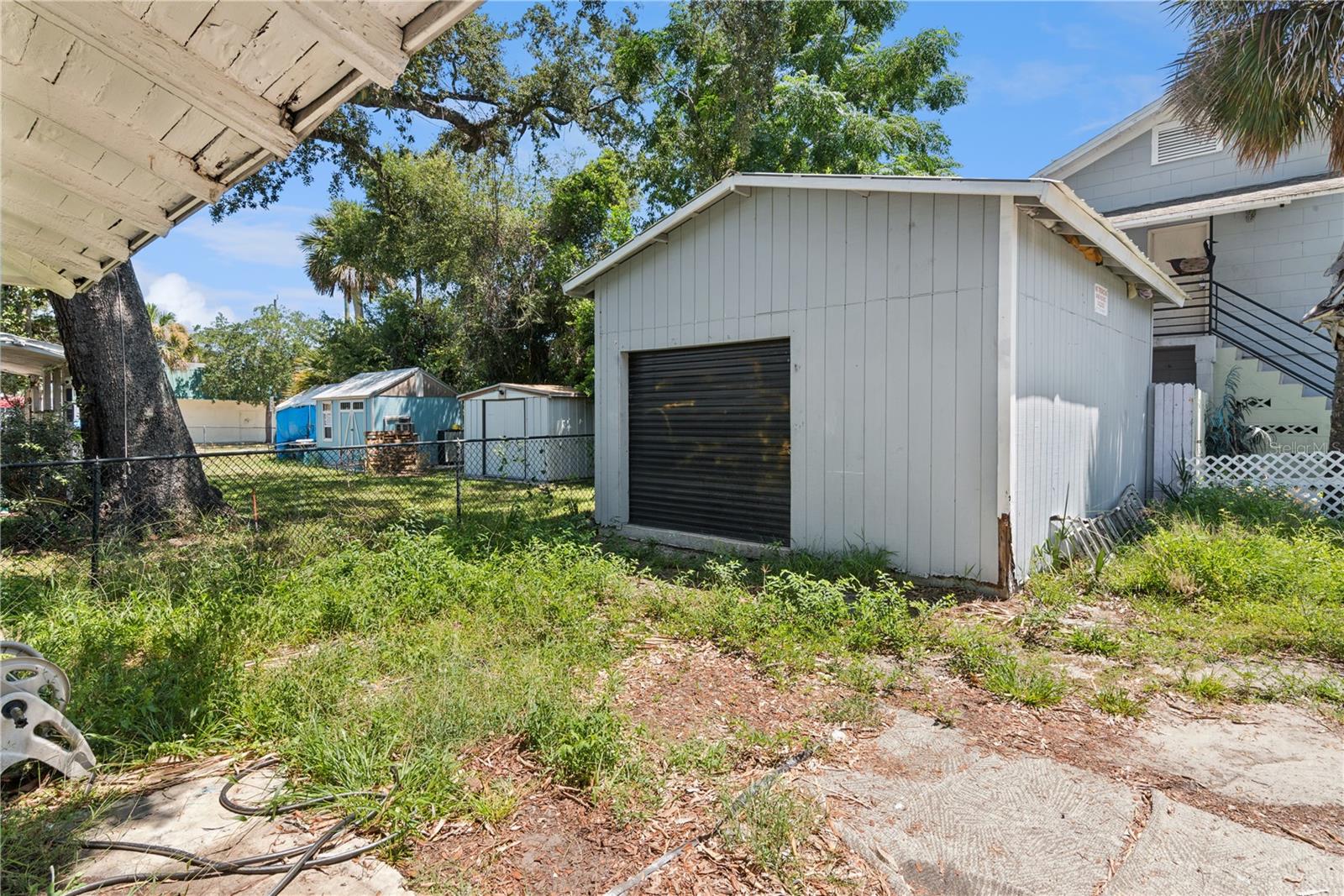 821 N Ridgewood Ave Property Photo 3