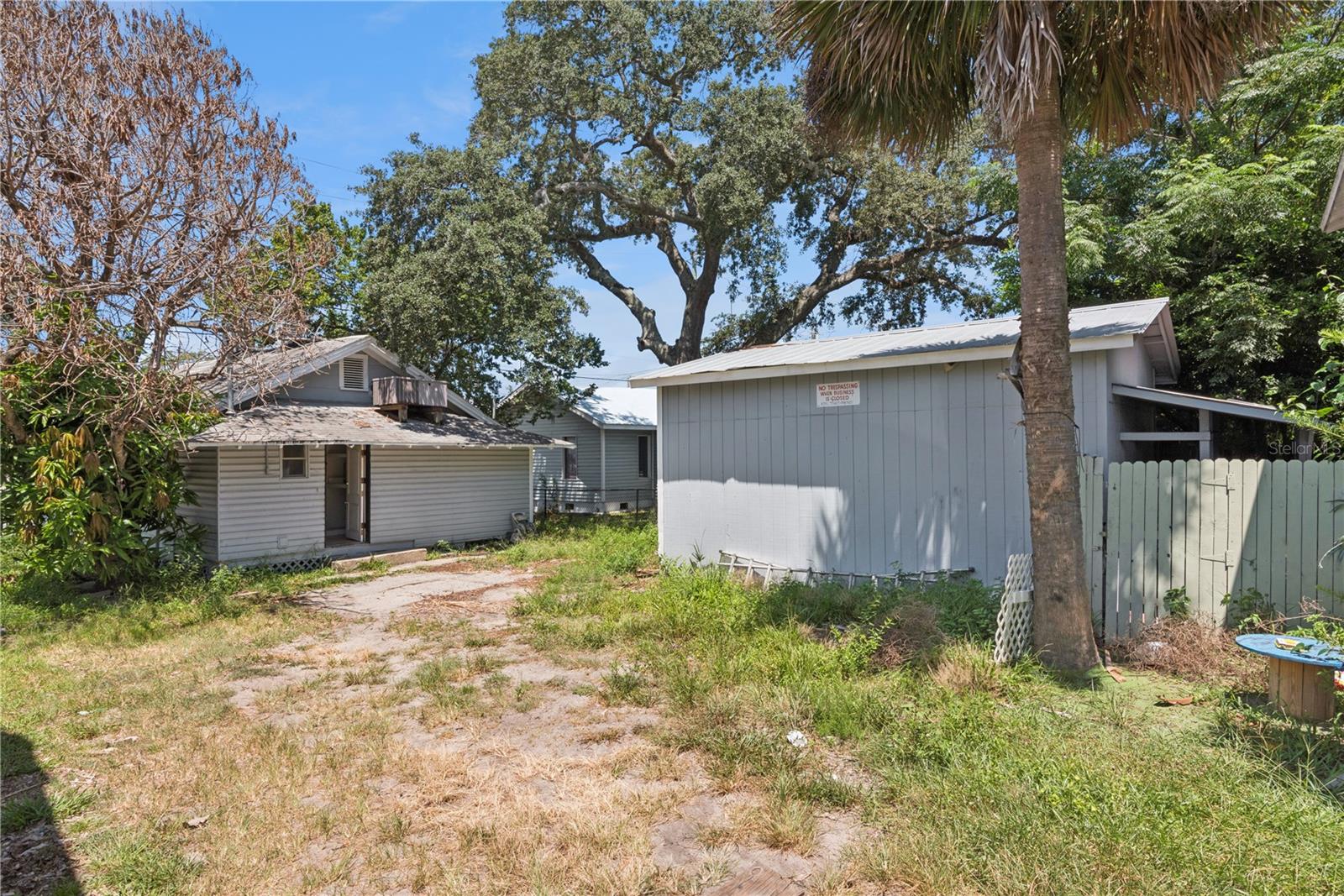 821 N Ridgewood Ave Property Photo 4