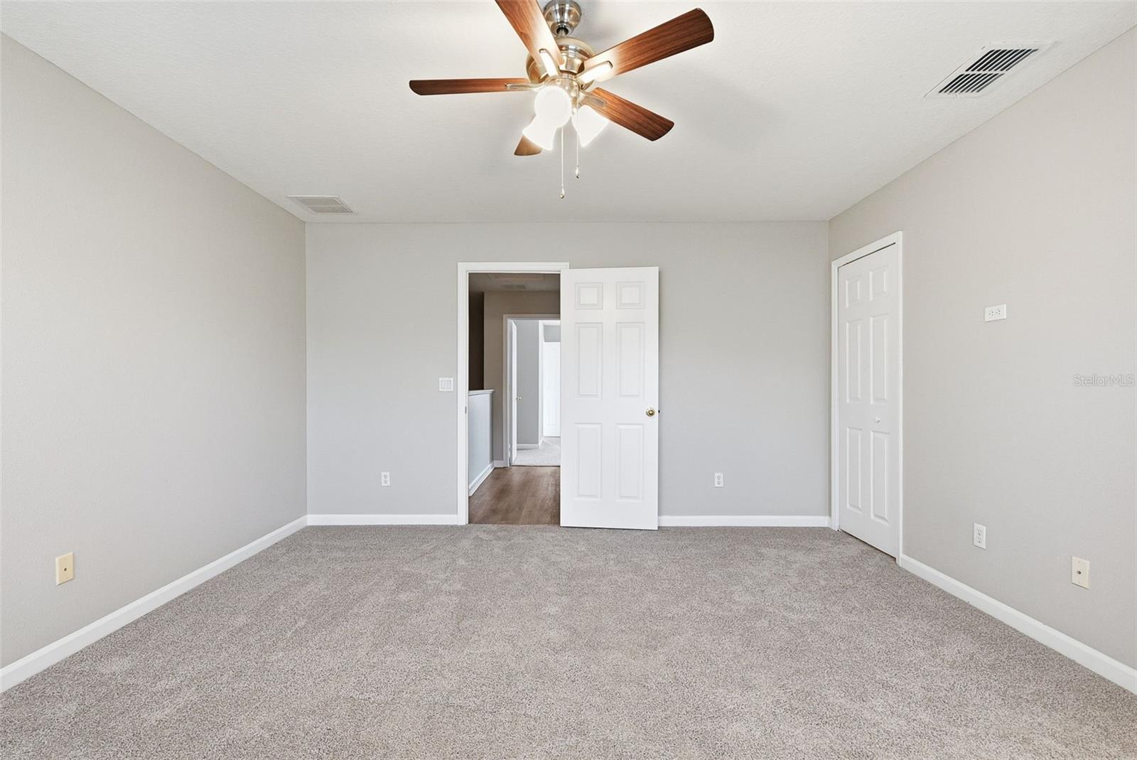 901 Pine Pointe Ln Property Photo 20