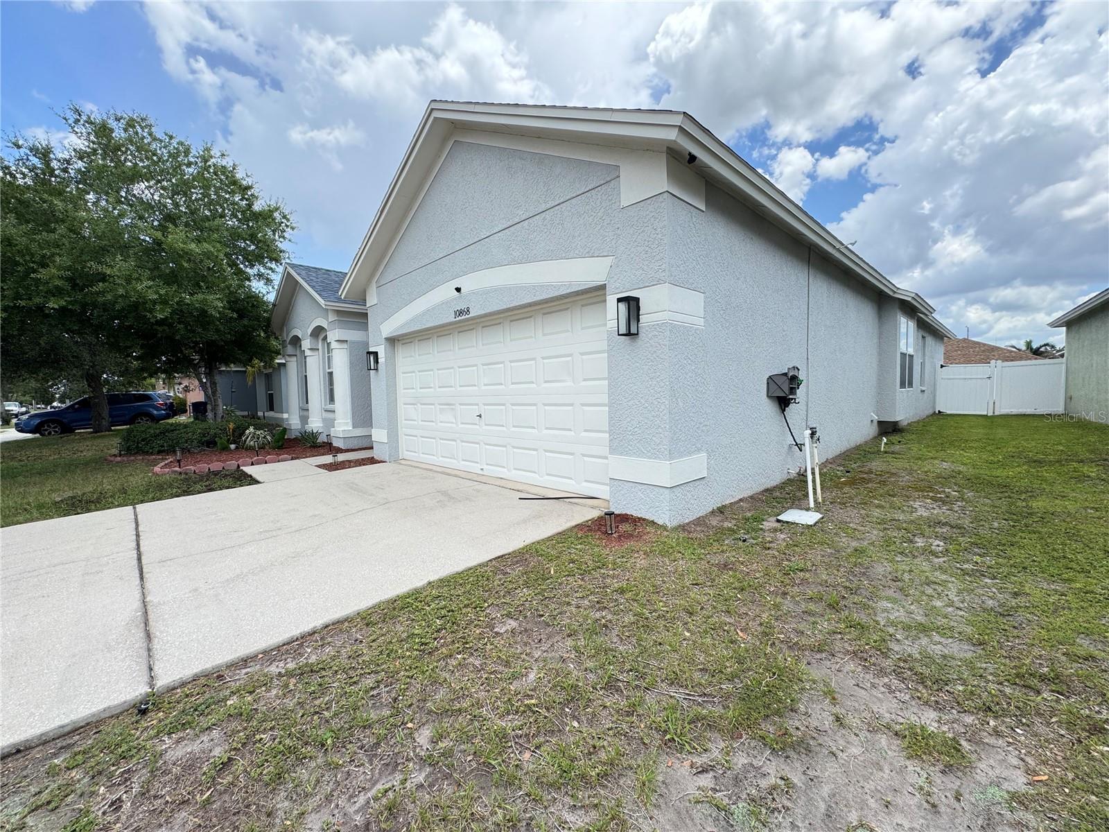 10868 Standing Stone Drive Property Photo 2