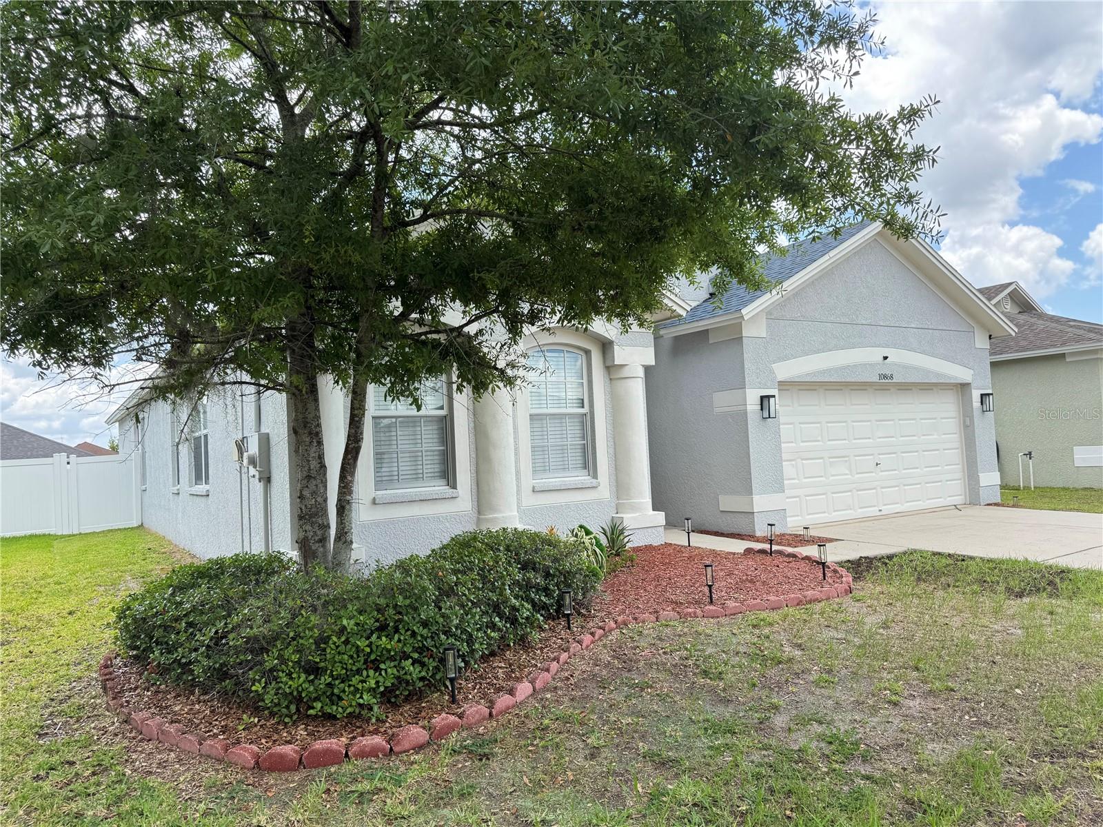 10868 Standing Stone Drive Property Photo 3