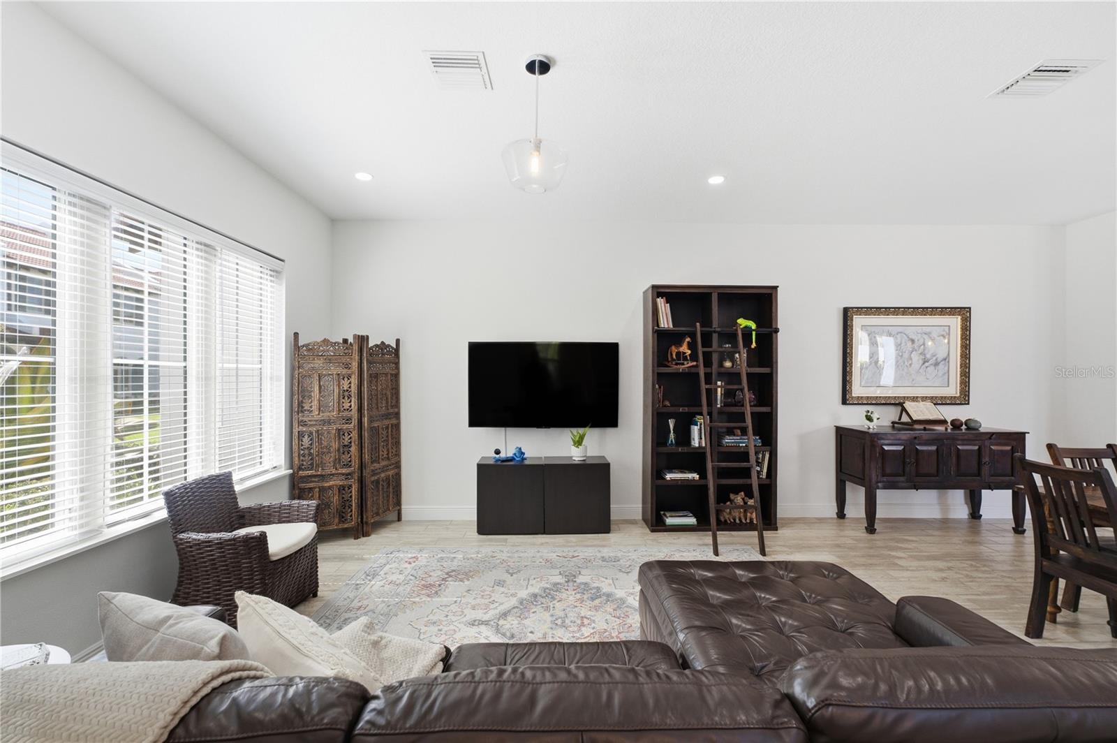 8873 Fountain Palm Aly Property Photo 6
