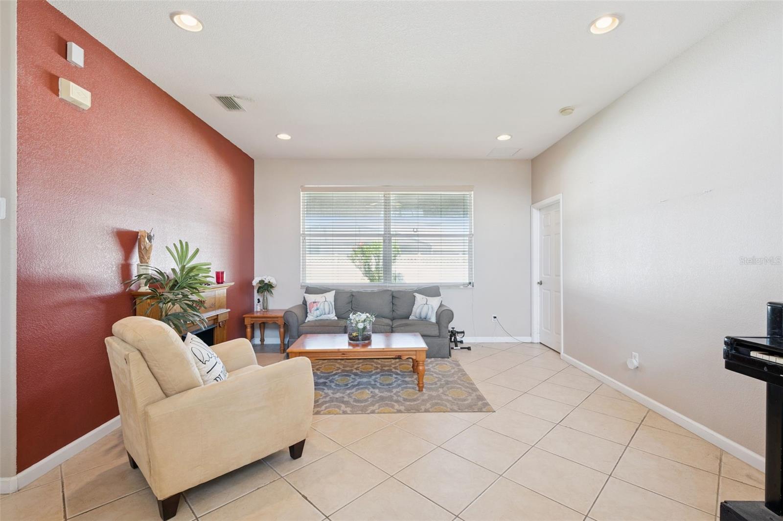 2930 White Cedar Cir Property Photo 4