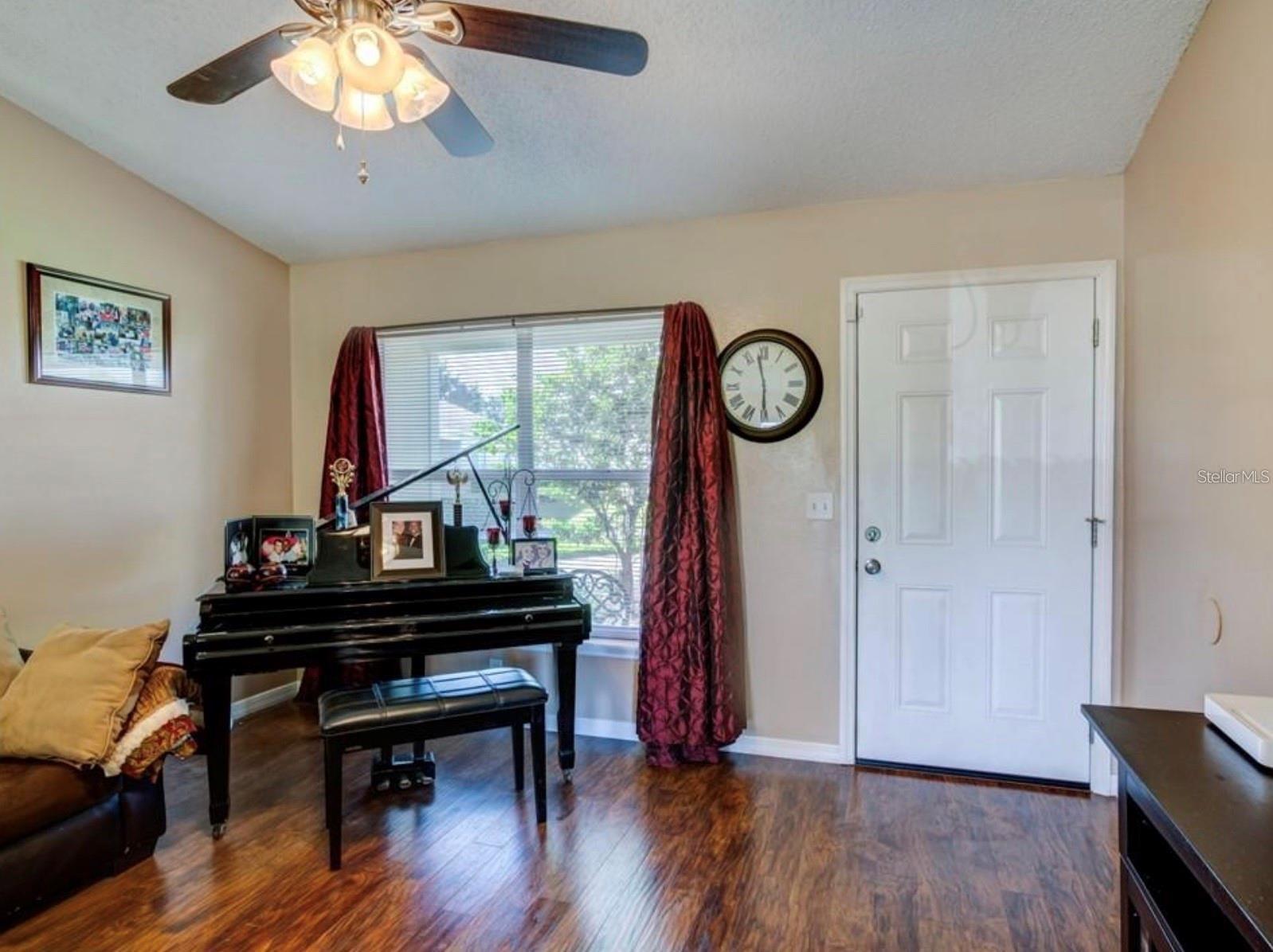 1730 Tropical Ct Property Photo 5