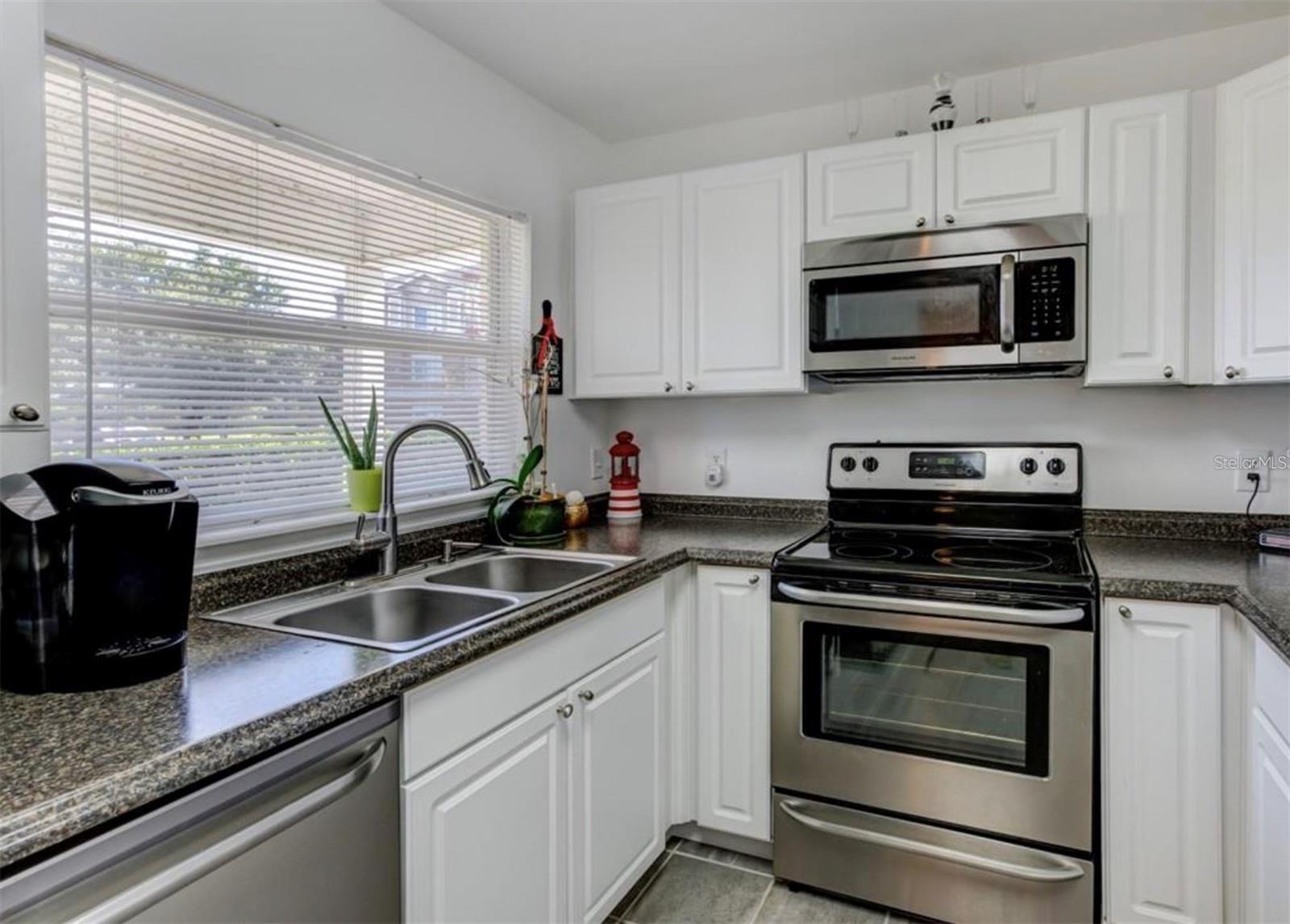 1730 Tropical Ct Property Photo 10