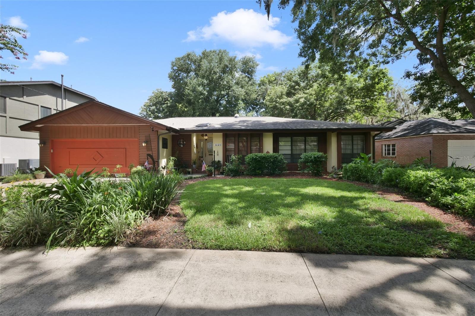 1121 SHOREWOOD DR Property Photo 1