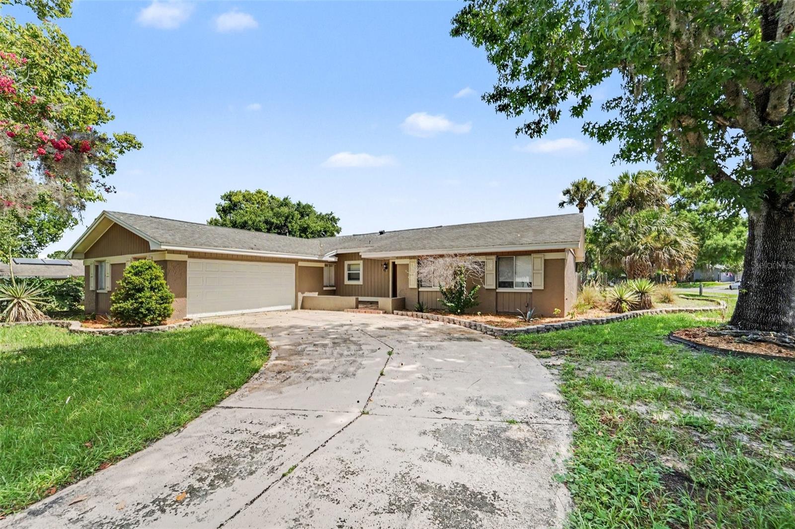 930 OAK FOREST DR