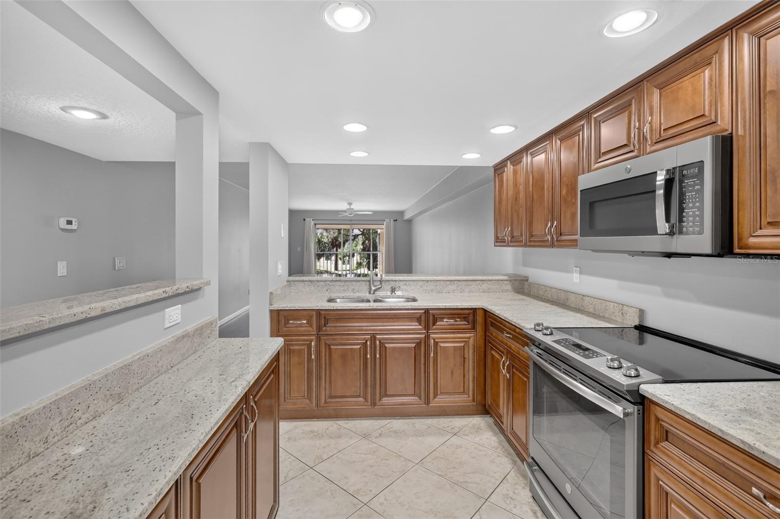 1724 Golfview Dr Property Photo 5