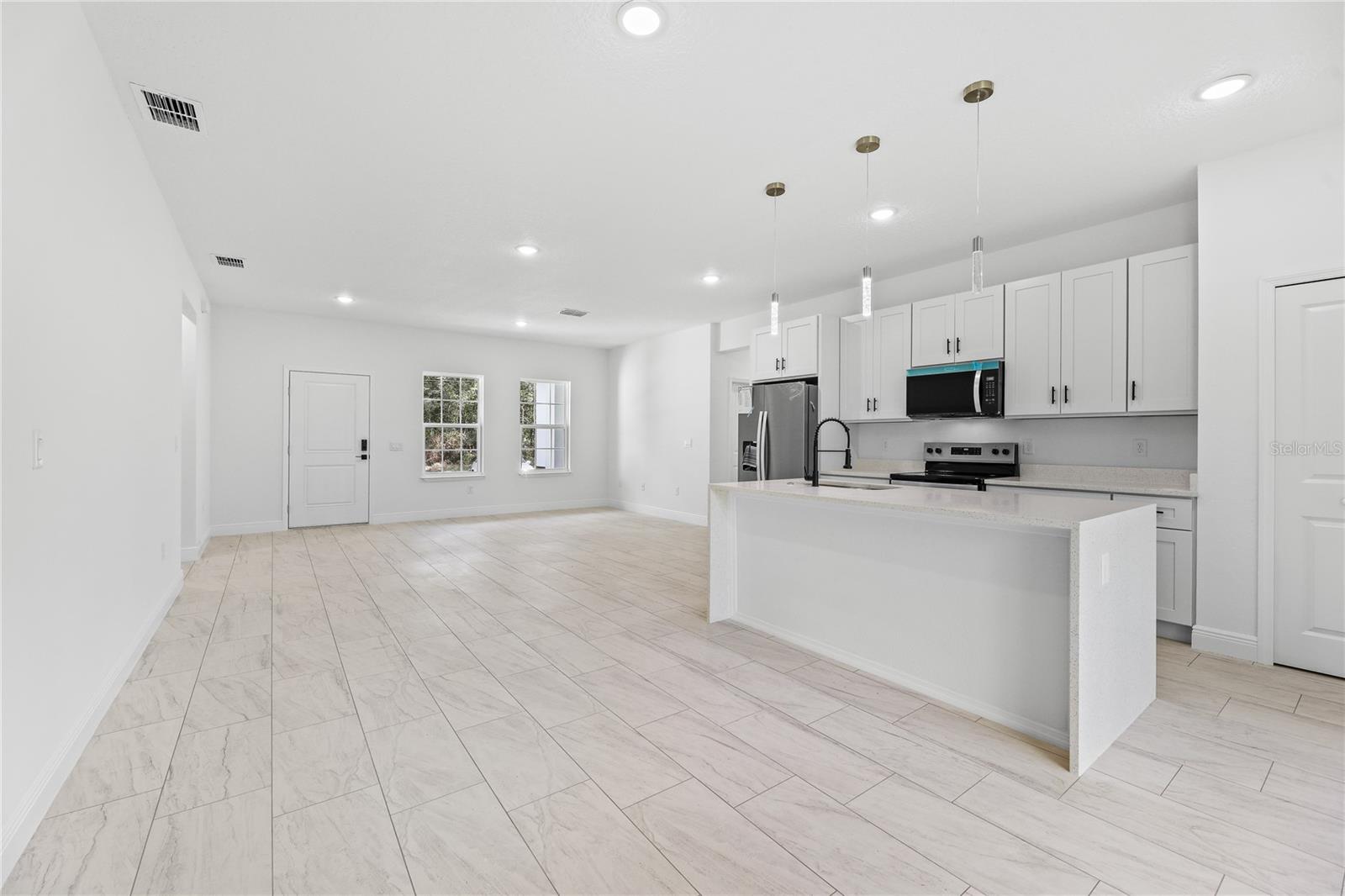O6423609 Property Photo 9