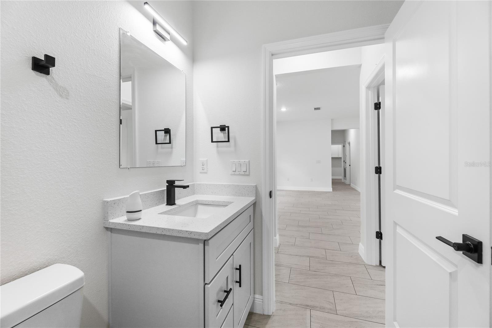 O6423609 Property Photo 27