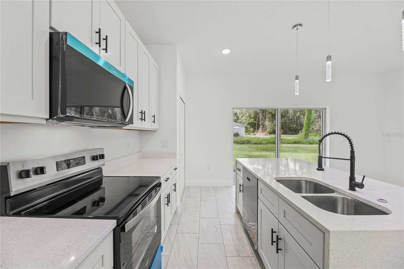 O6423609 Property Photo 34