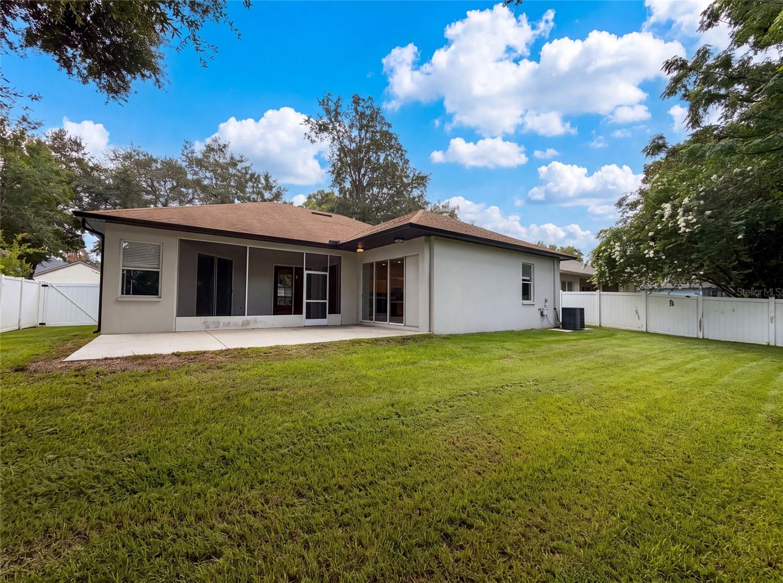222 Taylor Bay Ln Property Photo 12